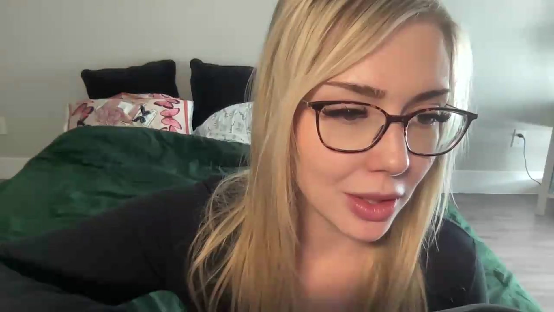 Gallery image thumbnail from AshleyMarina's myfreecams stream on, 09/18/2026, 16:10 image 13 of 20