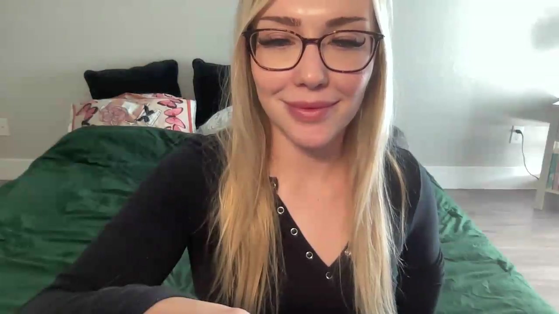 Gallery image thumbnail from AshleyMarina's myfreecams stream on, 09/18/2026, 16:10 image 5 of 20