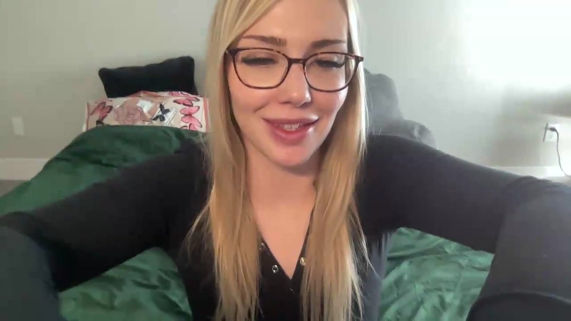 Gallery image thumbnail from AshleyMarina's myfreecams stream on, 09/18/2026, 16:10 image 2 of 20