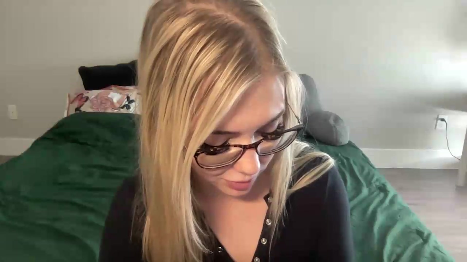 Gallery image thumbnail from AshleyMarina's myfreecams stream on, 09/18/2026, 16:10 image 19 of 20