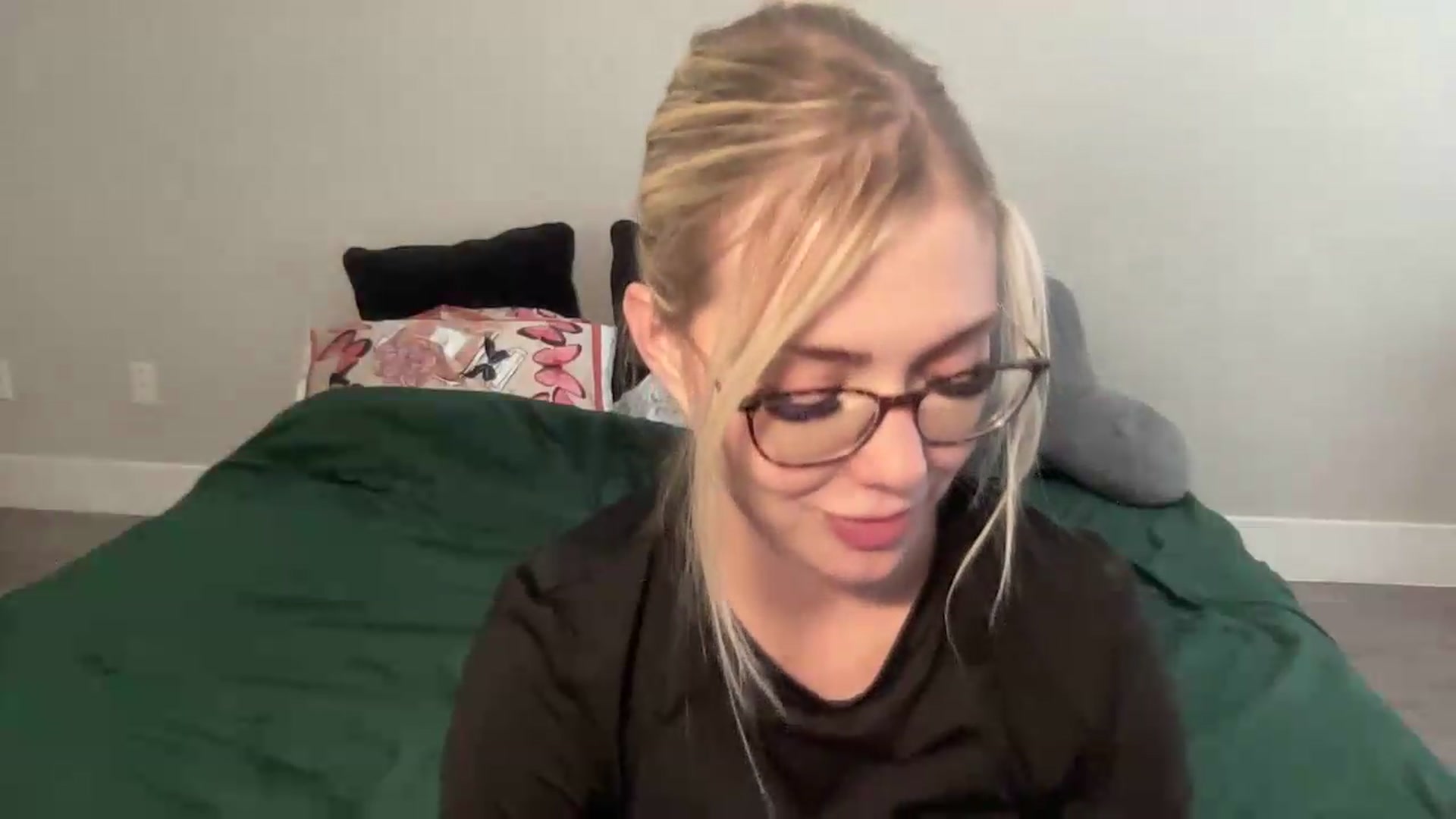 Gallery image thumbnail from AshleyMarina's myfreecams stream on, 09/18/2026, 18:59 image 19 of 20