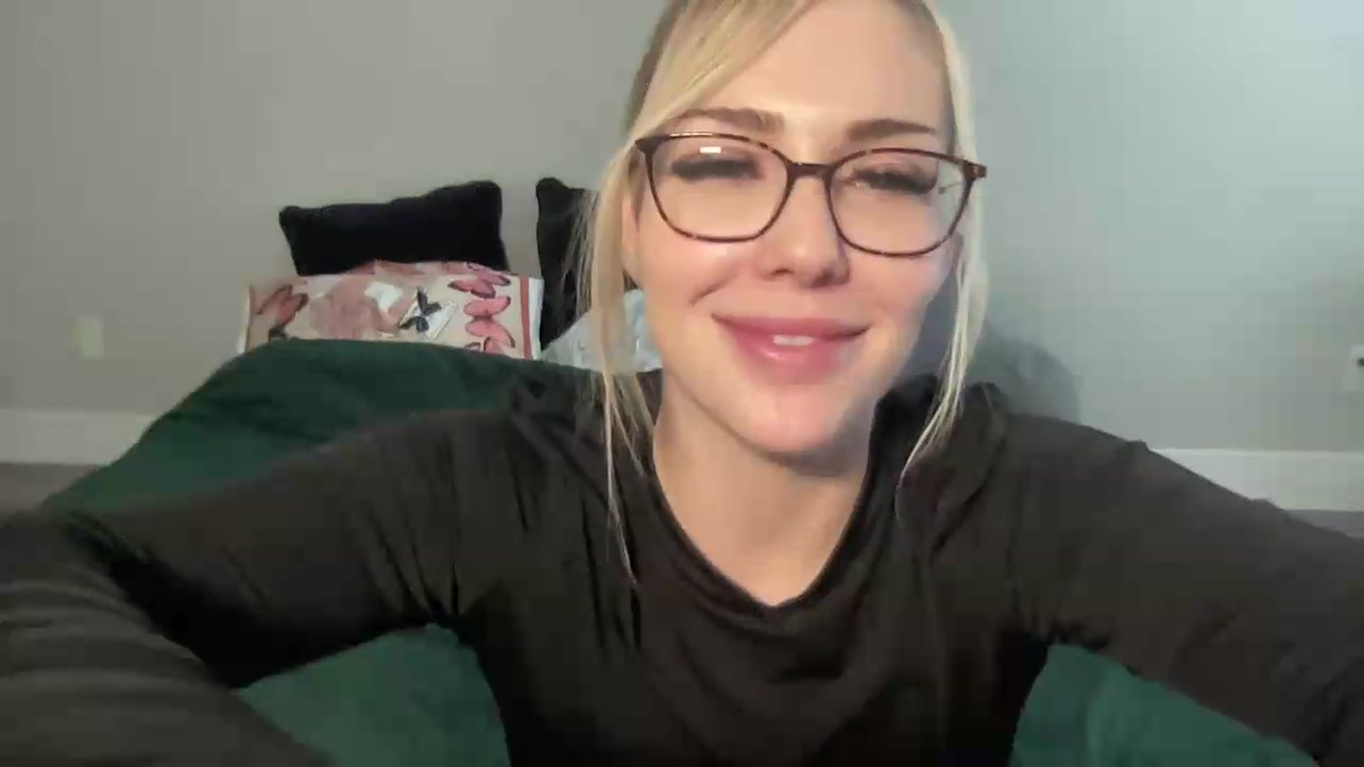 Gallery image thumbnail from AshleyMarina's myfreecams stream on, 09/18/2026, 18:59 image 4 of 20