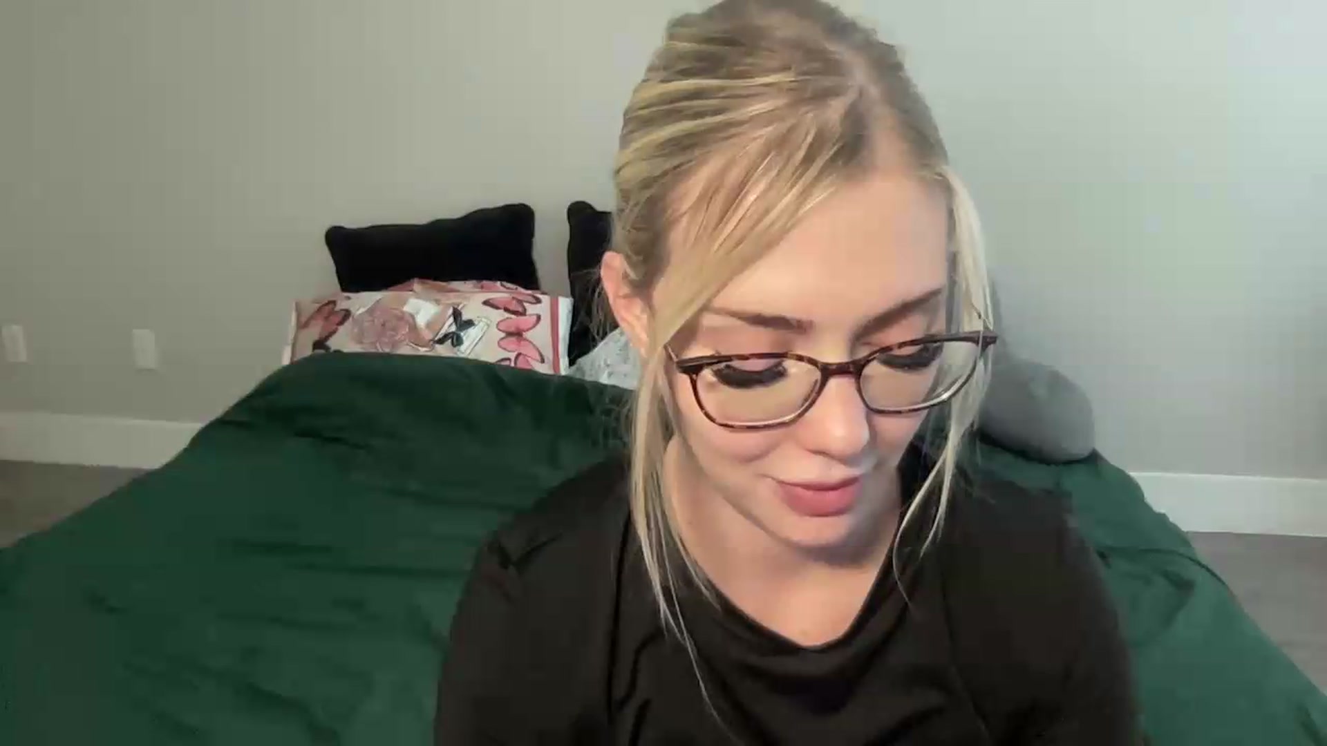 Gallery image thumbnail from AshleyMarina's myfreecams stream on, 09/18/2026, 18:59 image 14 of 20