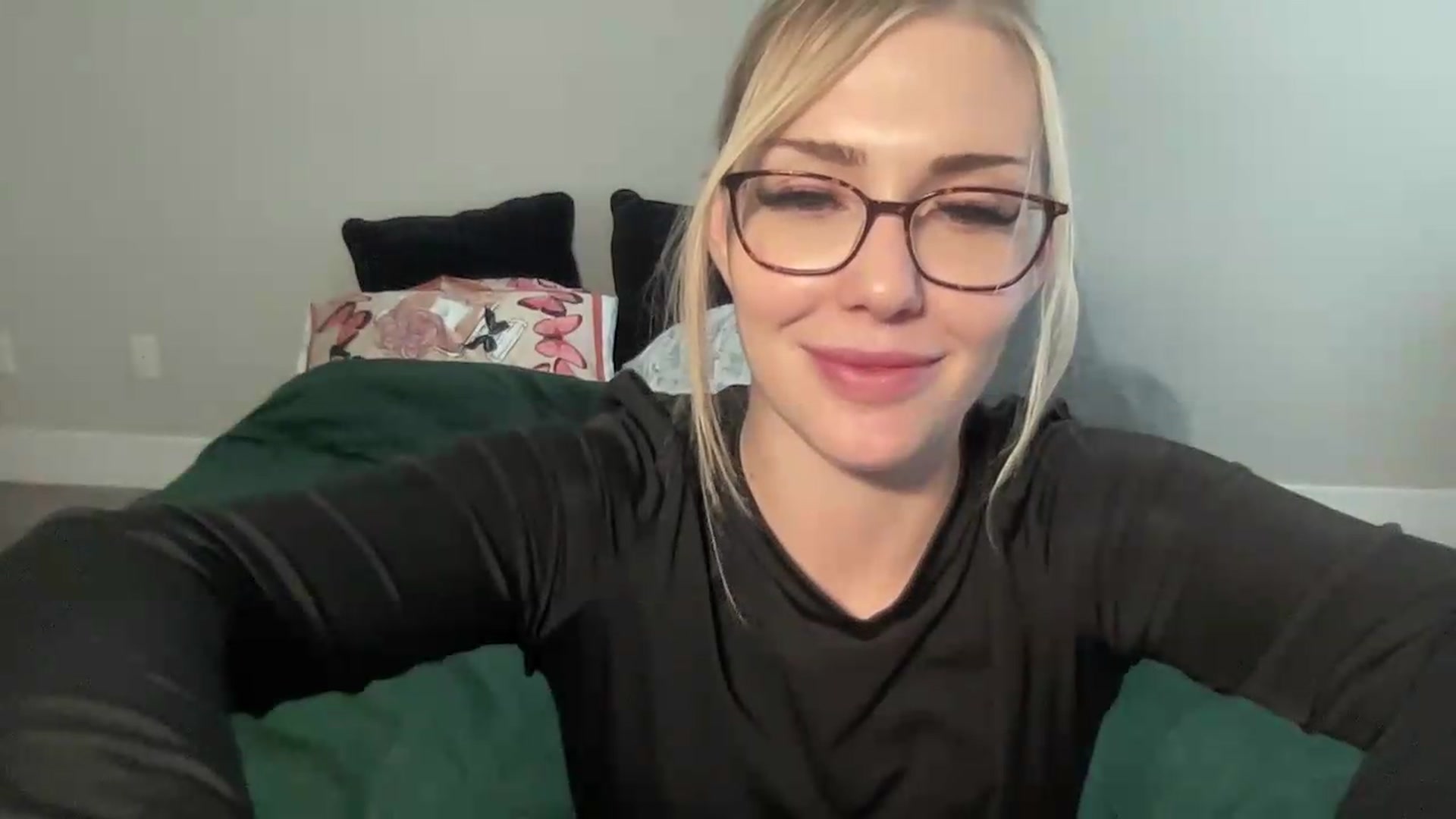 Gallery image thumbnail from AshleyMarina's myfreecams stream on, 09/18/2026, 18:59 image 16 of 20