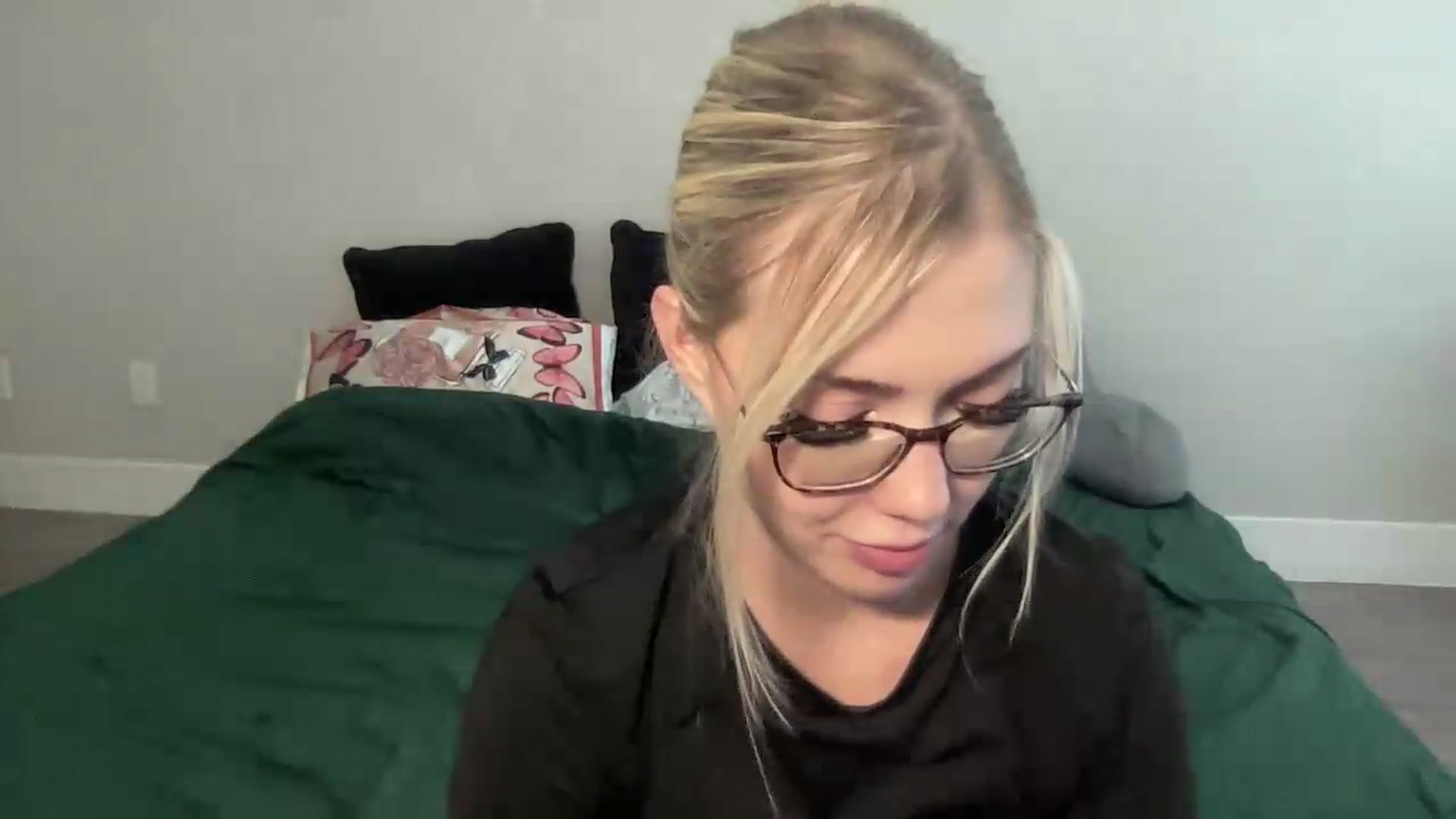Gallery image thumbnail from AshleyMarina's myfreecams stream on, 09/18/2026, 18:59 image 18 of 20