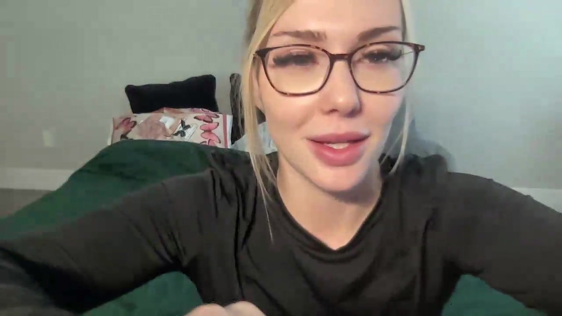 Gallery image thumbnail from AshleyMarina's myfreecams stream on, 09/18/2026, 18:59 image 6 of 20