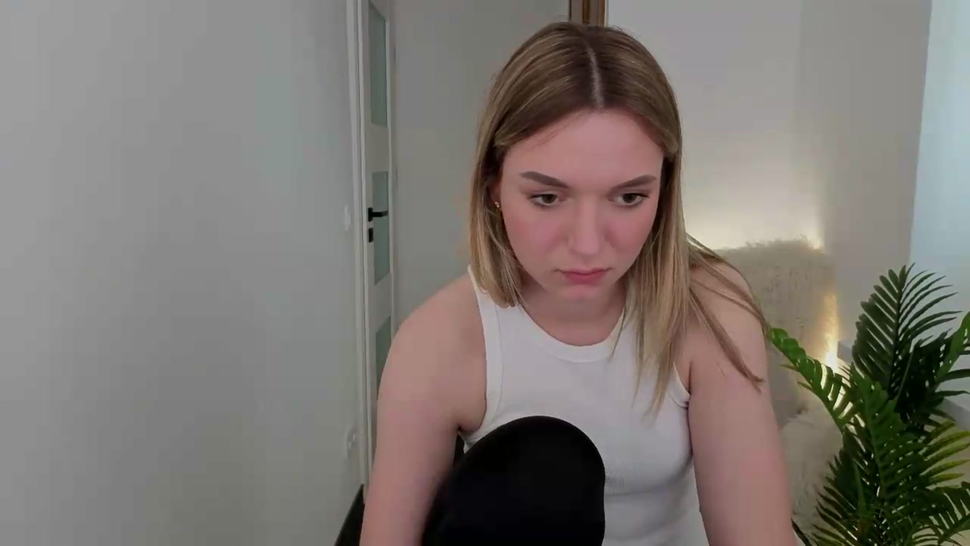 Gallery image thumbnail from AshleyMimi's myfreecams stream on, 05/14/2026, 14:57 image 17 of 20