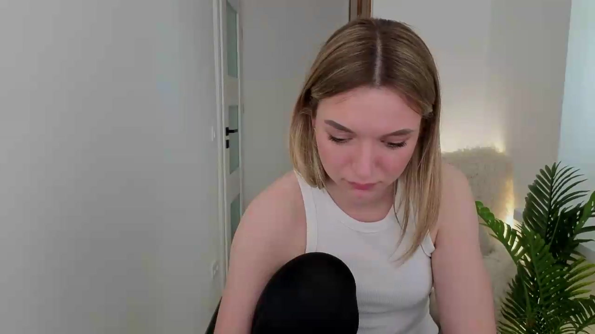 Gallery image thumbnail from AshleyMimi's myfreecams stream on, 05/14/2026, 14:57 image 15 of 20