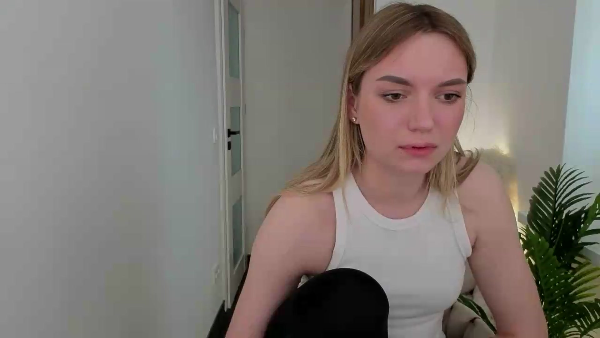 Gallery image thumbnail from AshleyMimi's myfreecams stream on, 05/14/2026, 14:57 image 9 of 20