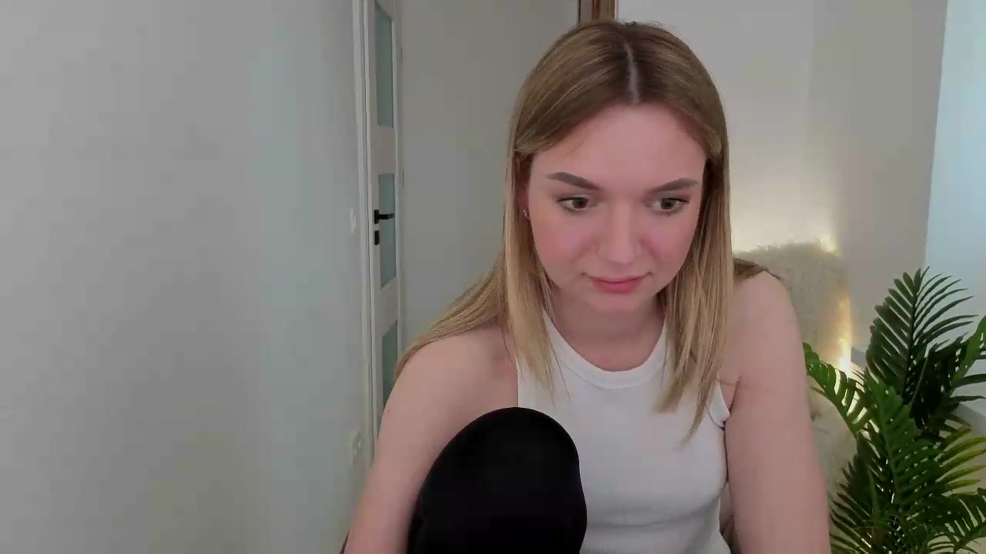 Gallery image thumbnail from AshleyMimi's myfreecams stream on, 05/14/2026, 14:57 image 5 of 20