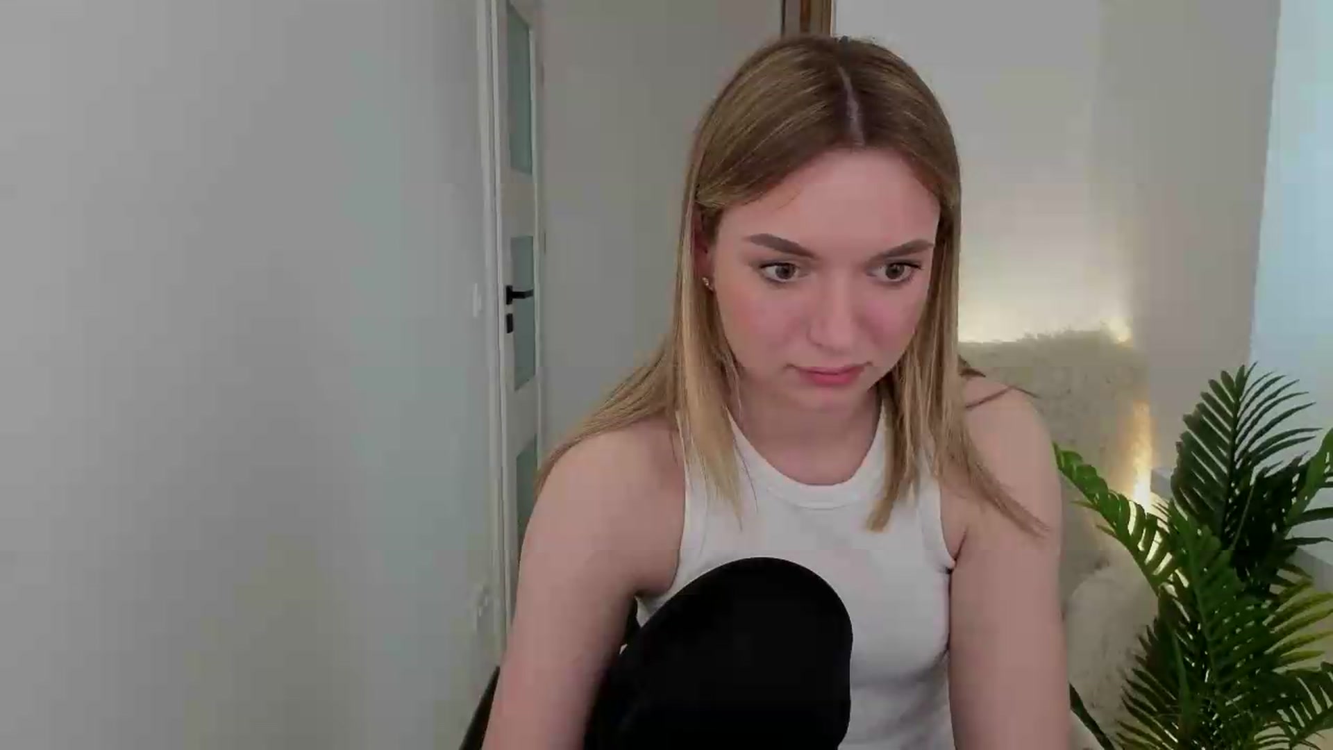 Gallery image thumbnail from AshleyMimi's myfreecams stream on, 05/14/2026, 14:57 image 4 of 20