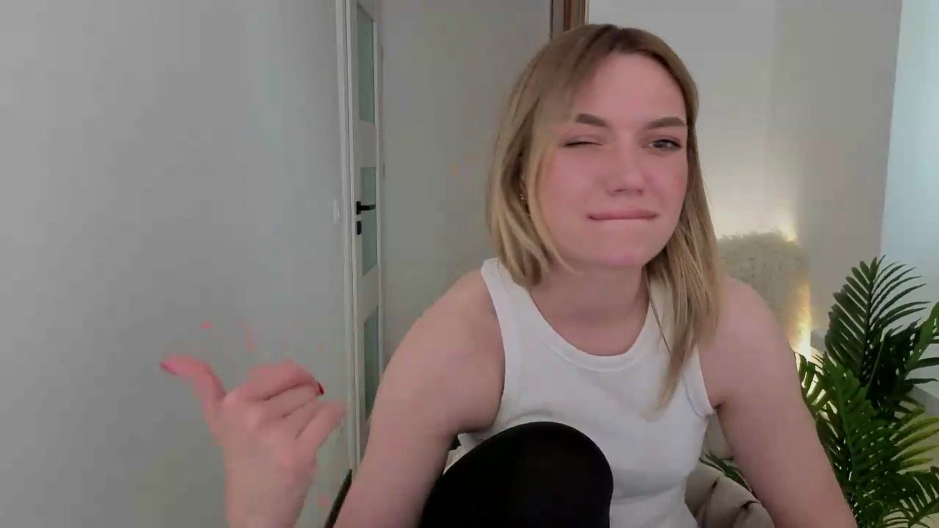Gallery image thumbnail from AshleyMimi's myfreecams stream on, 05/14/2026, 14:57 image 14 of 20