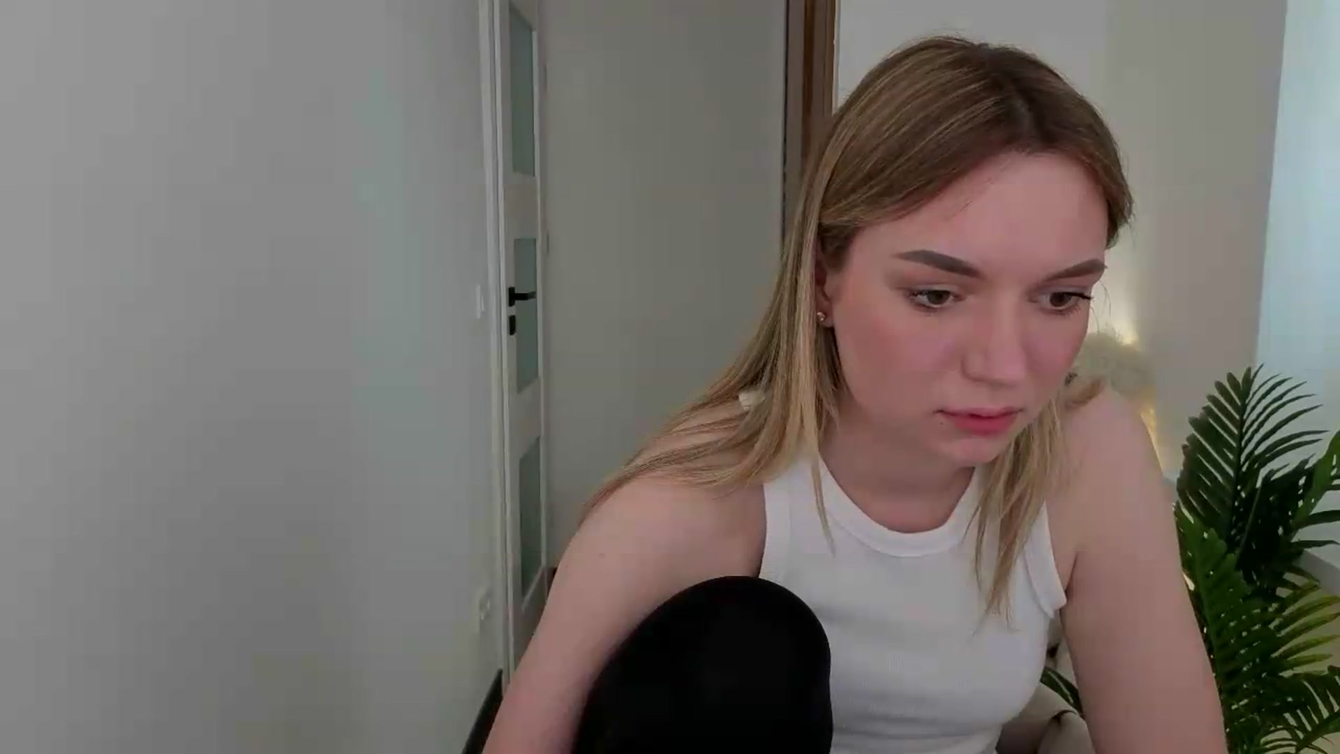 Gallery image thumbnail from AshleyMimi's myfreecams stream on, 05/14/2026, 14:57 image 10 of 20