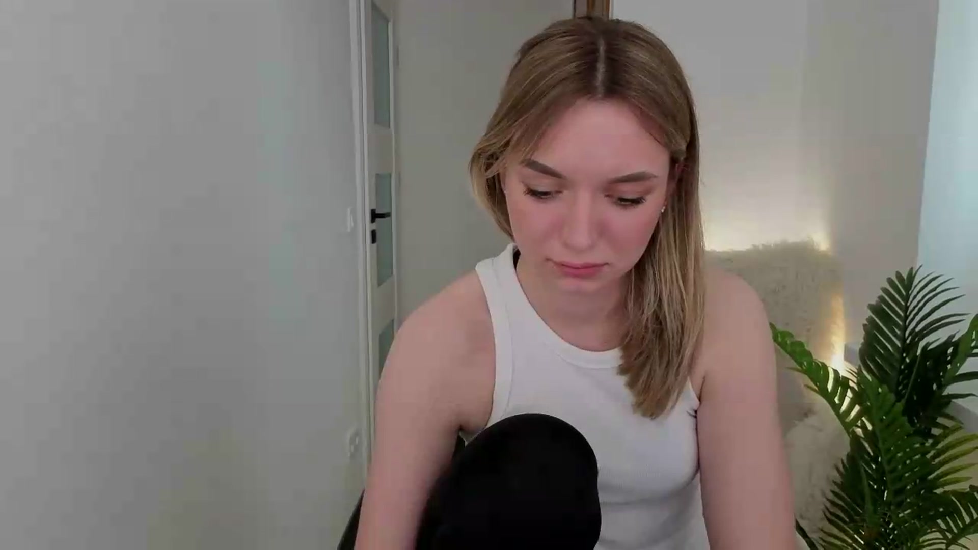 Gallery image thumbnail from AshleyMimi's myfreecams stream on, 05/14/2026, 14:57 image 12 of 20