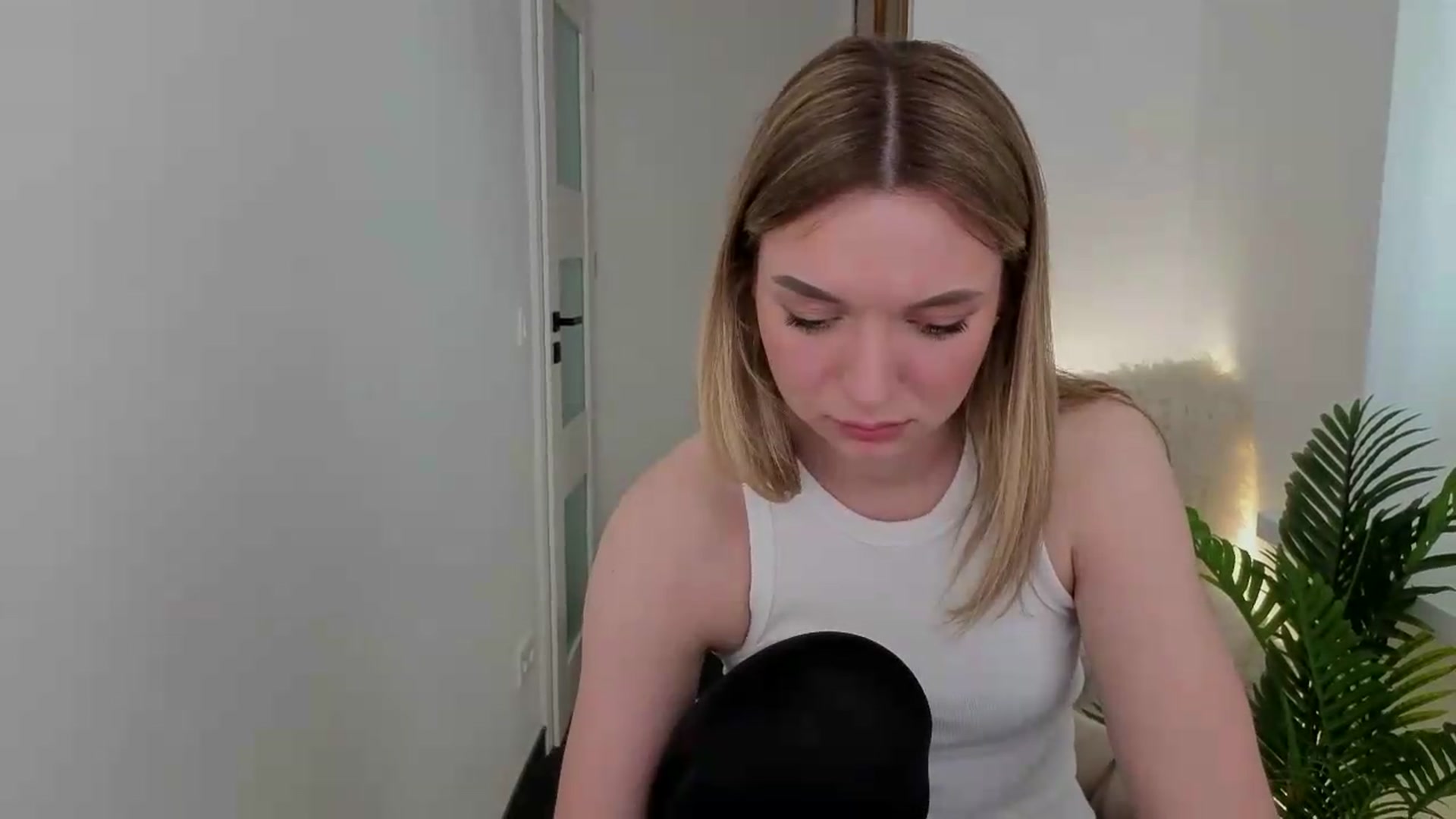 Gallery image thumbnail from AshleyMimi's myfreecams stream on, 05/14/2026, 14:57 image 18 of 20