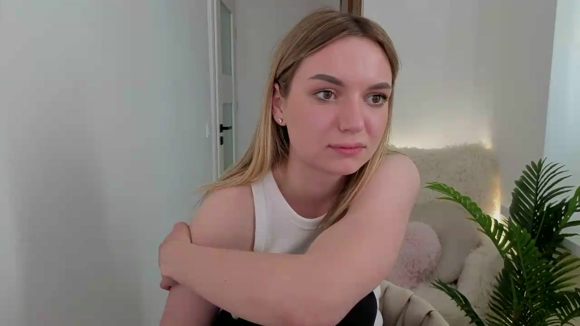 Gallery image thumbnail from AshleyMimi's myfreecams stream on, 05/14/2026, 16:00 image 14 of 20