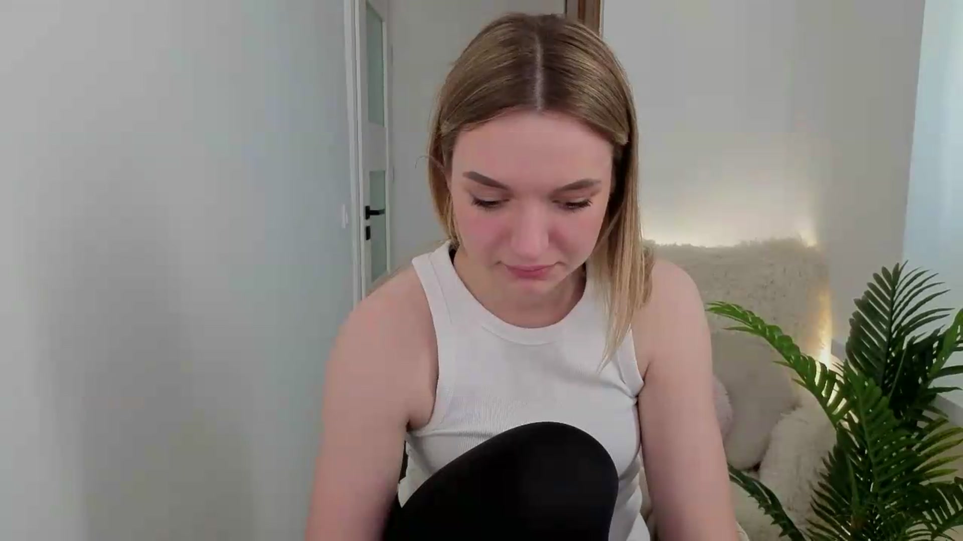 Gallery image thumbnail from AshleyMimi's myfreecams stream on, 05/14/2026, 16:00 image 17 of 20