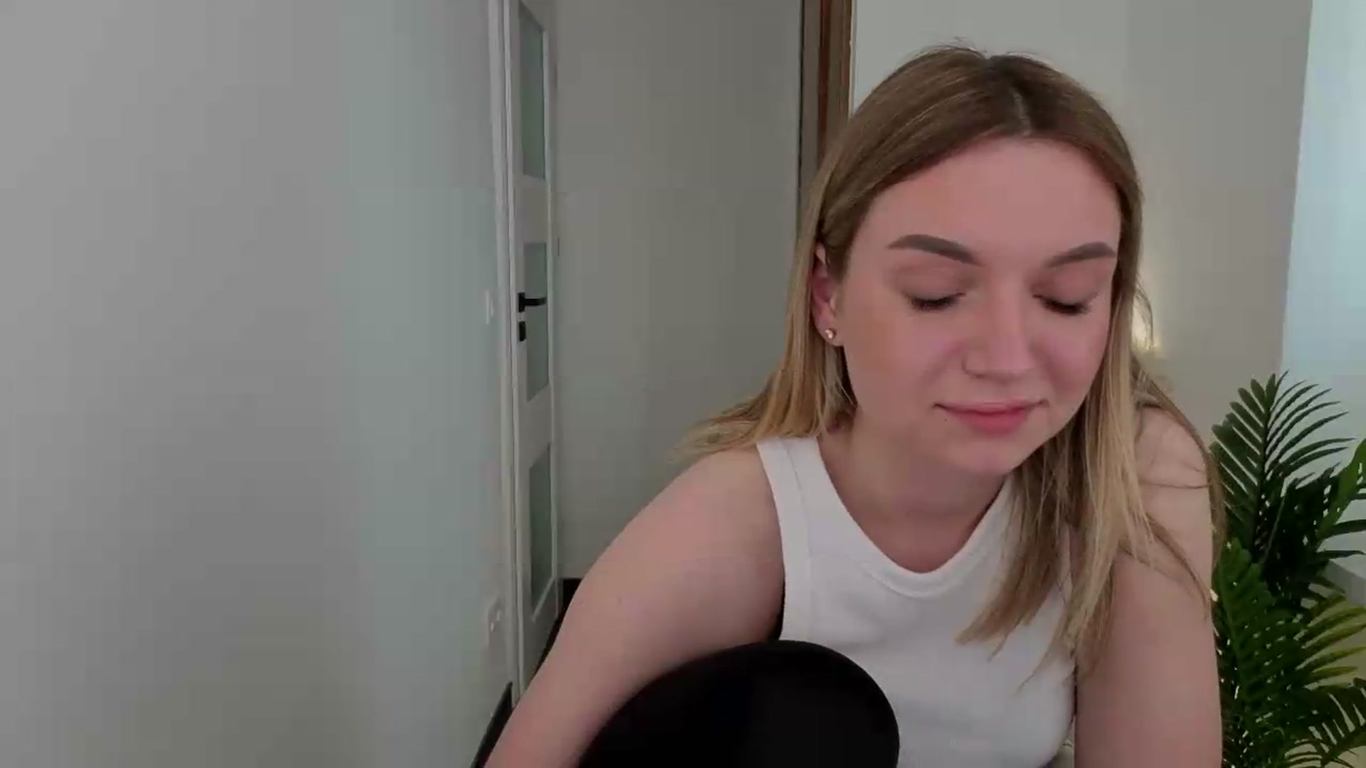 Gallery image thumbnail from AshleyMimi's myfreecams stream on, 05/14/2026, 16:00 image 5 of 20