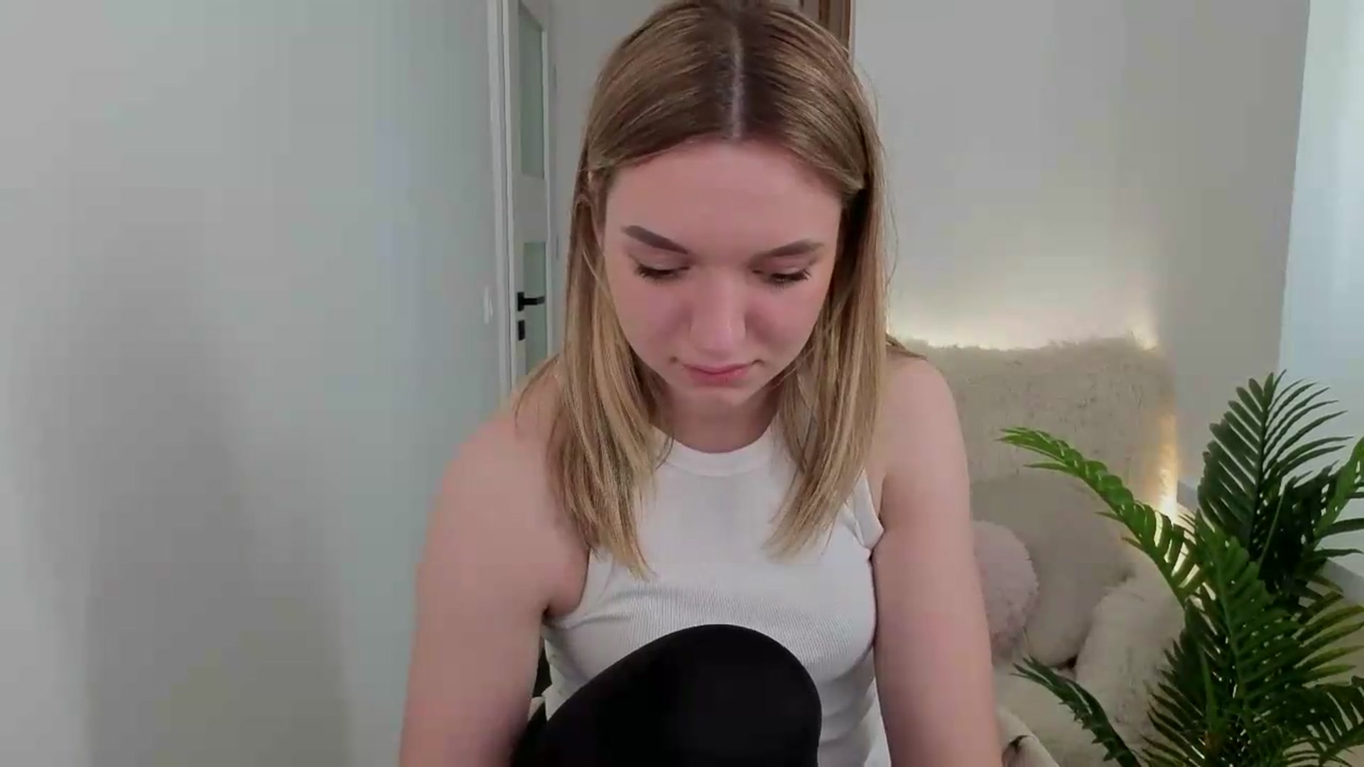 Gallery image thumbnail from AshleyMimi's myfreecams stream on, 05/14/2026, 16:00 image 13 of 20