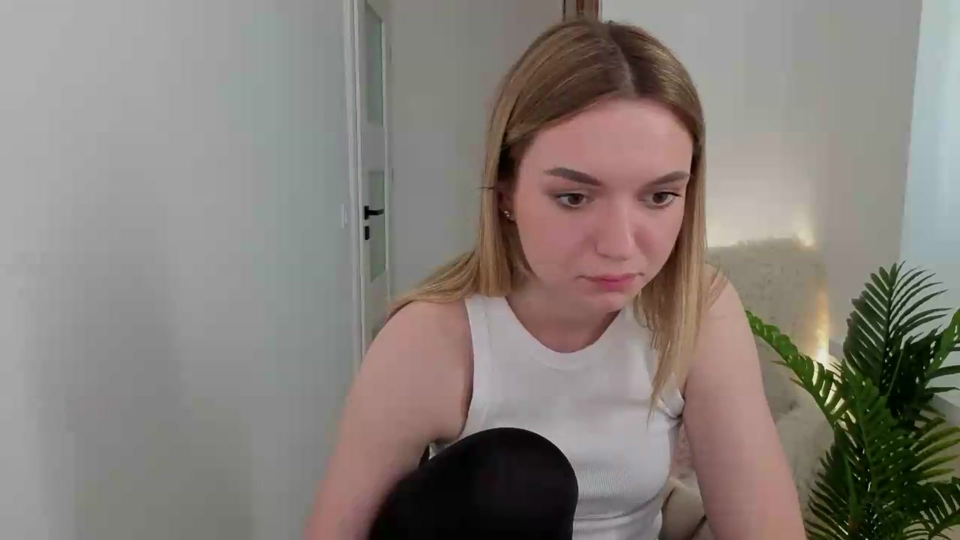 Gallery image thumbnail from AshleyMimi's myfreecams stream on, 05/14/2026, 16:00 image 18 of 20