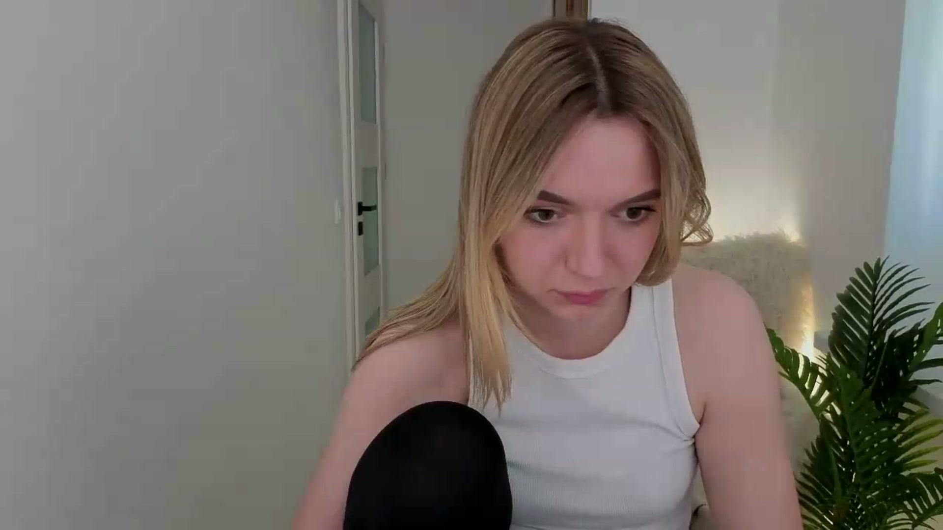 Gallery image thumbnail from AshleyMimi's myfreecams stream on, 05/14/2026, 16:32 image 13 of 20