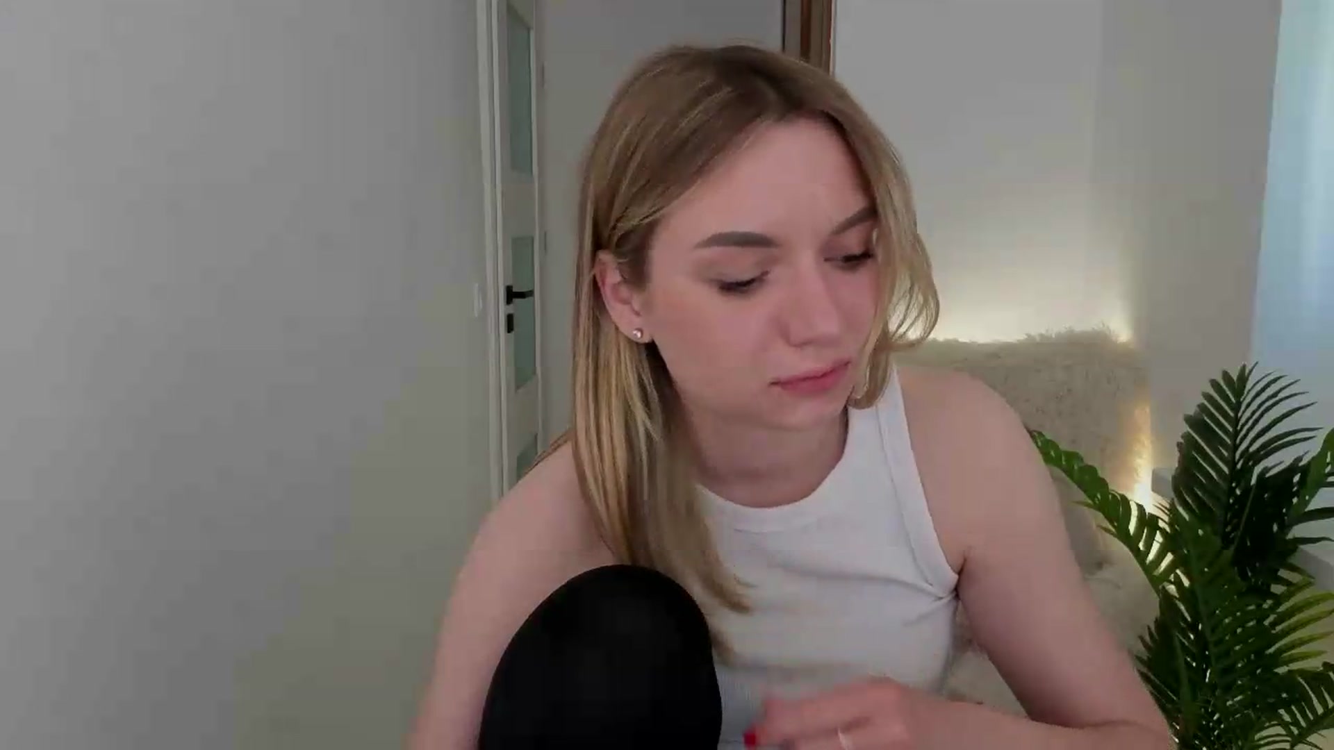 Gallery image thumbnail from AshleyMimi's myfreecams stream on, 05/14/2026, 16:32 image 16 of 20