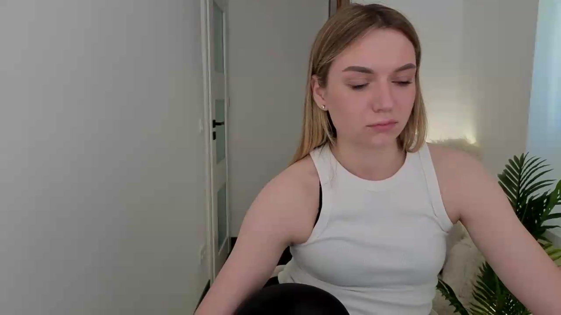 Gallery image thumbnail from AshleyMimi's myfreecams stream on, 05/14/2026, 16:32 image 18 of 20