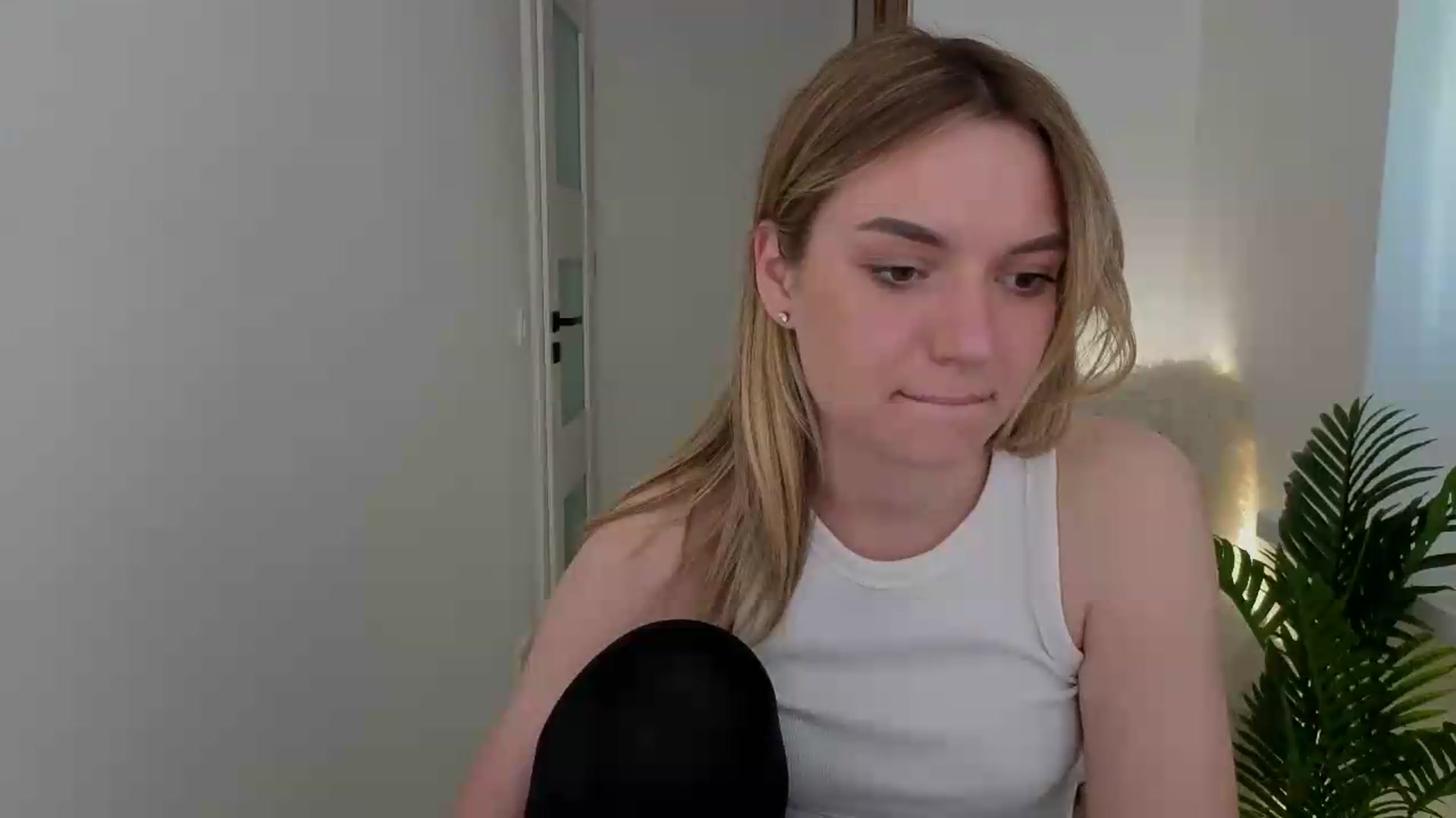 Gallery image thumbnail from AshleyMimi's myfreecams stream on, 05/14/2026, 16:32 image 15 of 20
