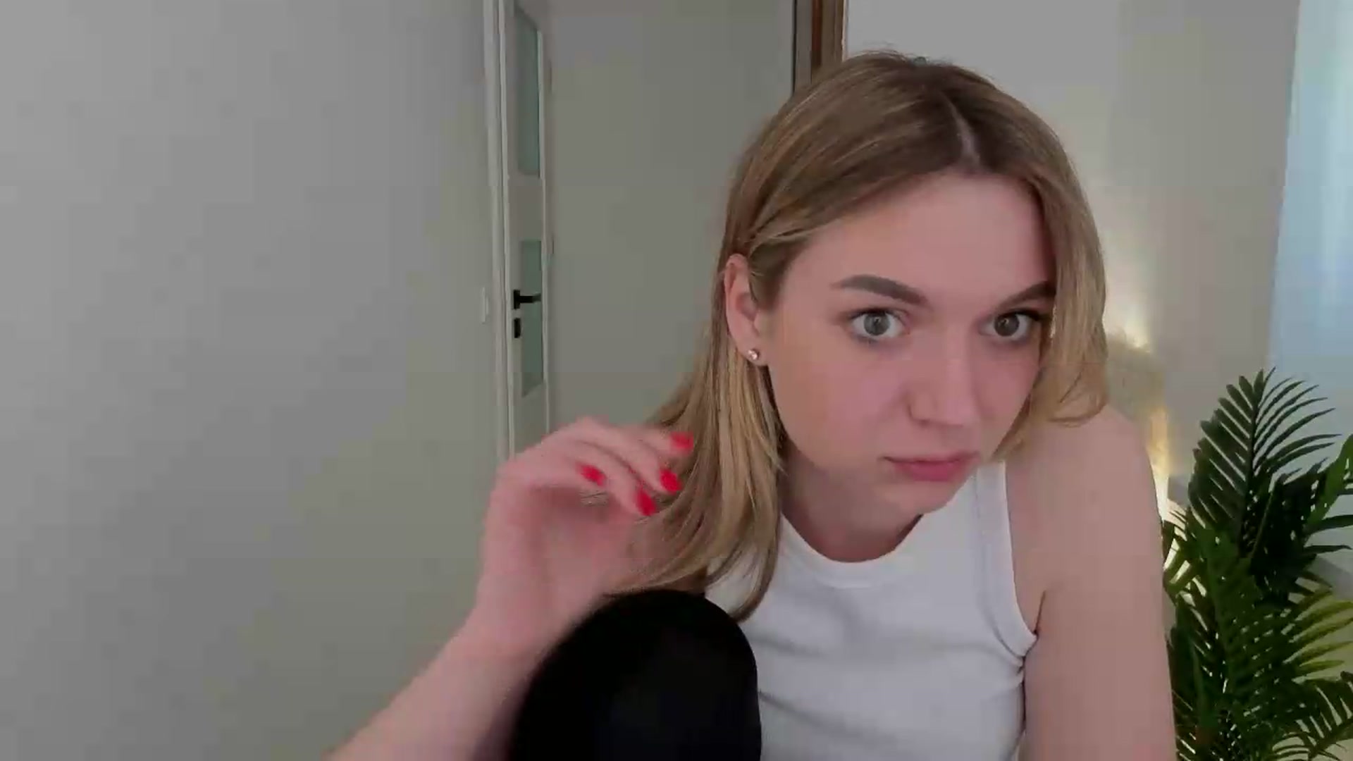 Gallery image thumbnail from AshleyMimi's myfreecams stream on, 05/14/2026, 16:32 image 14 of 20