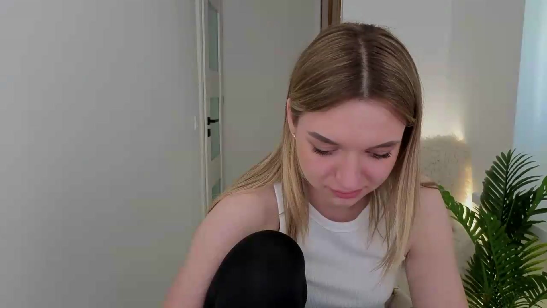 Gallery image thumbnail from AshleyMimi's myfreecams stream on, 05/14/2026, 16:32 image 3 of 20