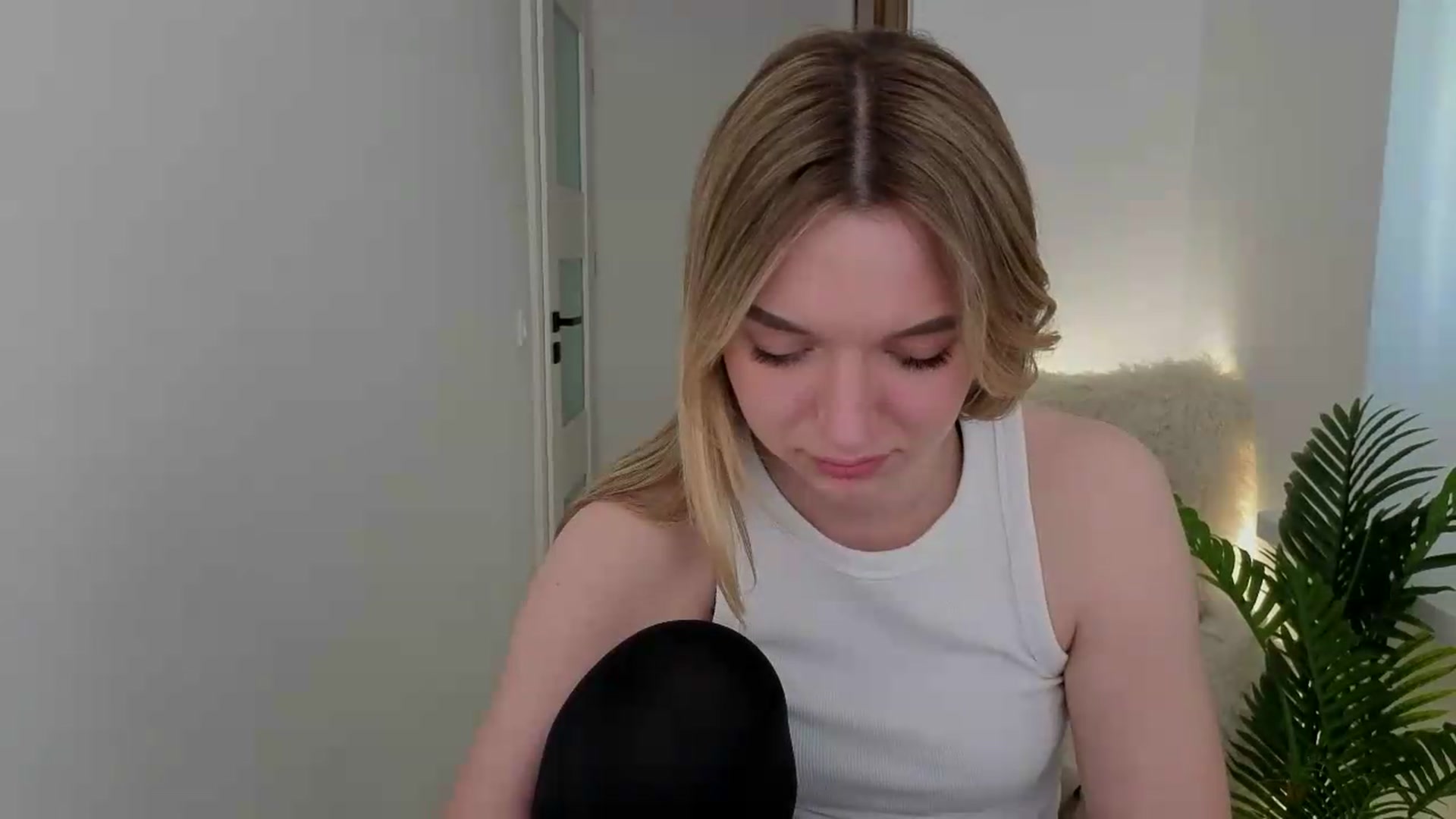 Gallery image thumbnail from AshleyMimi's myfreecams stream on, 05/14/2026, 16:32 image 12 of 20
