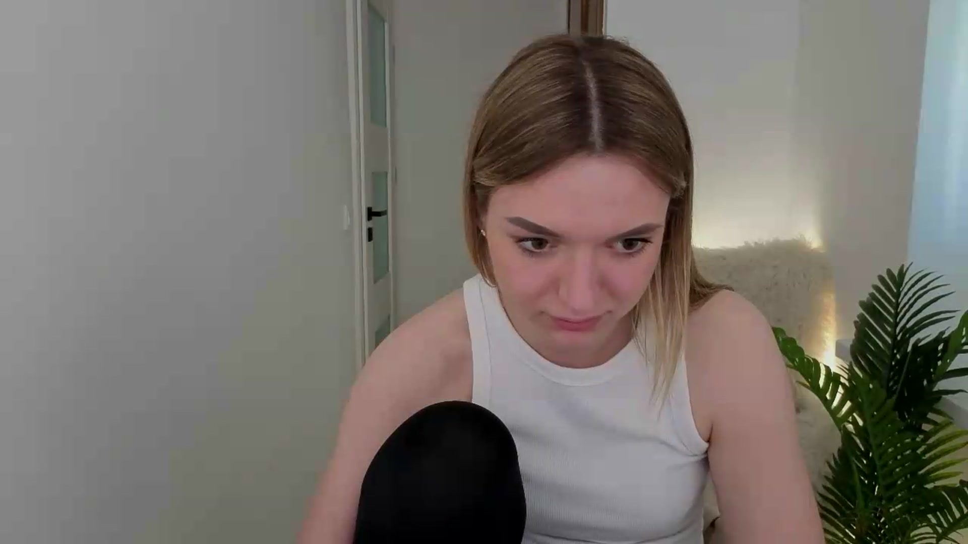 Gallery image thumbnail from AshleyMimi's myfreecams stream on, 05/14/2026, 16:32 image 10 of 20