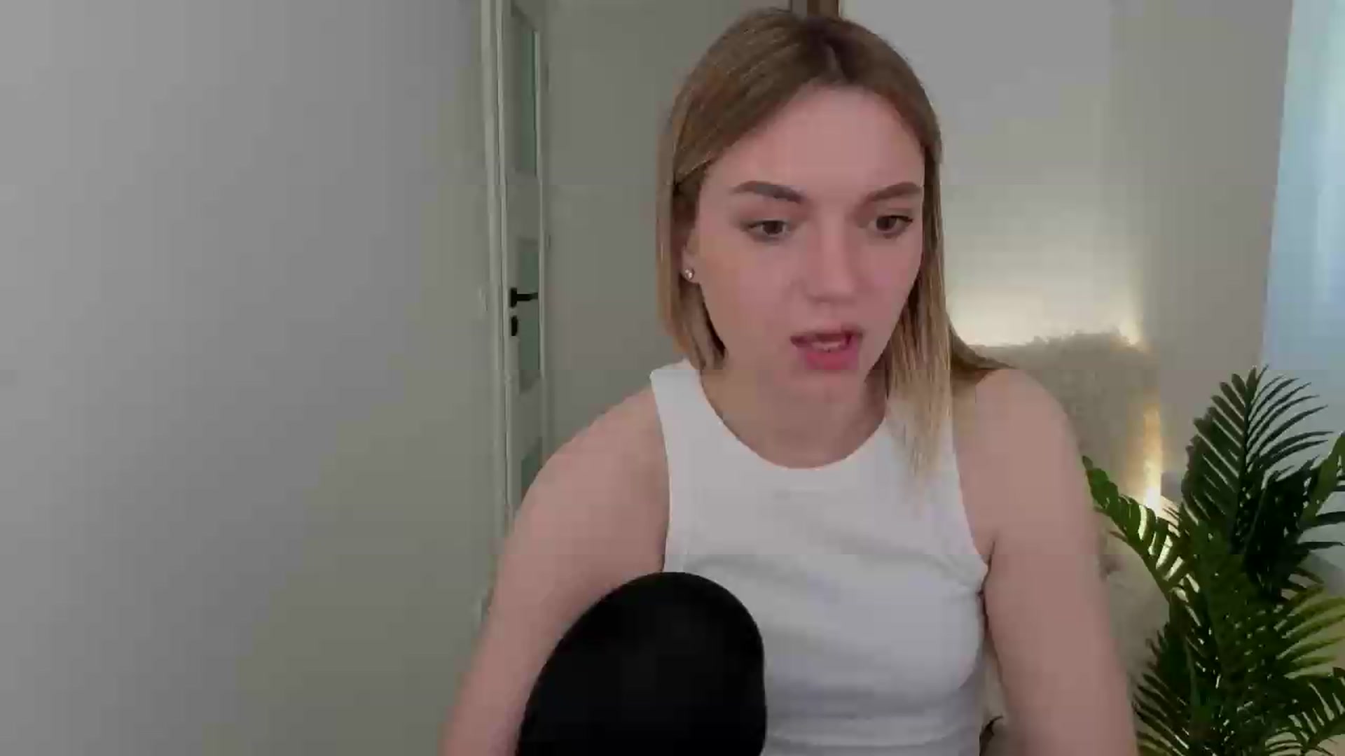 Gallery image thumbnail from AshleyMimi's myfreecams stream on, 05/14/2026, 16:32 image 11 of 20