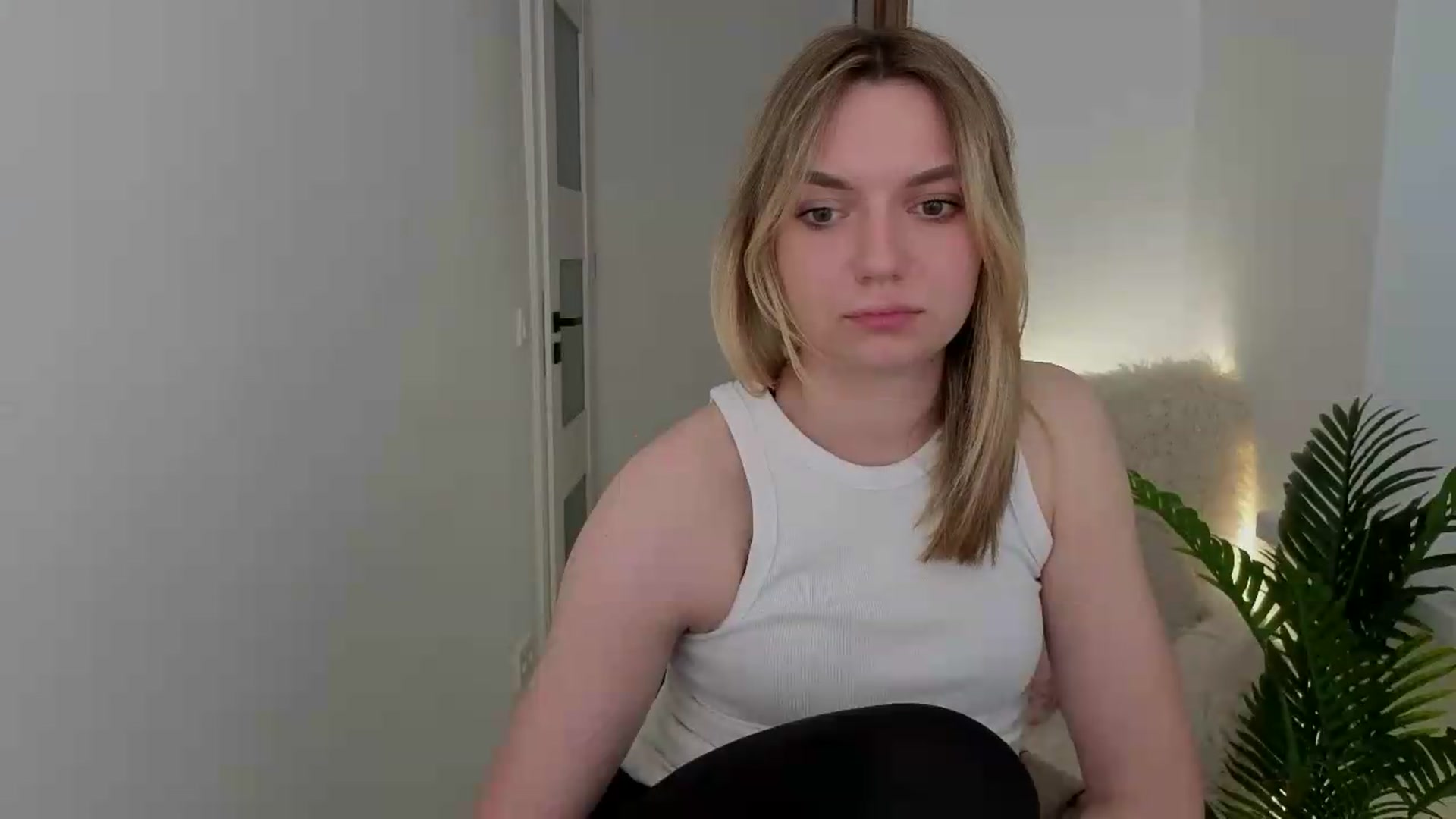 Gallery image thumbnail from AshleyMimi's myfreecams stream on, 05/14/2026, 18:38 image 16 of 20
