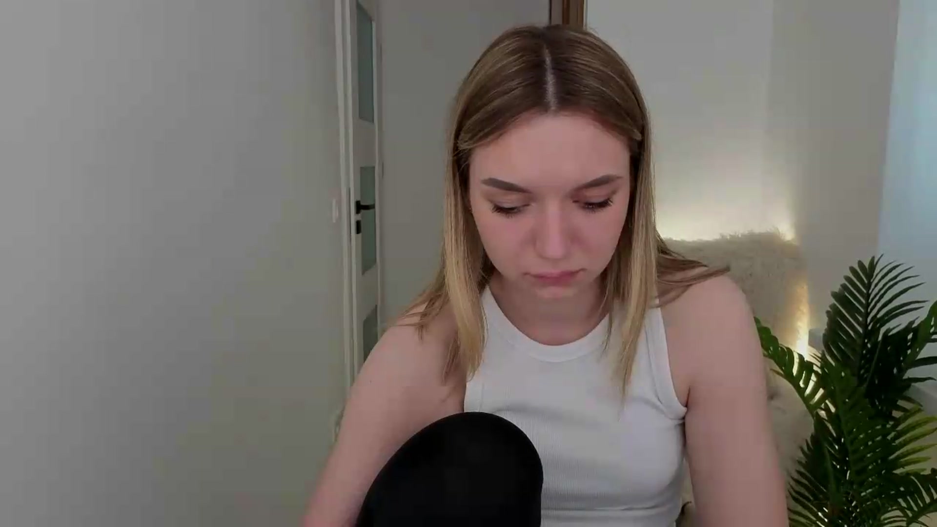 Gallery image thumbnail from AshleyMimi's myfreecams stream on, 05/14/2026, 18:38 image 4 of 20