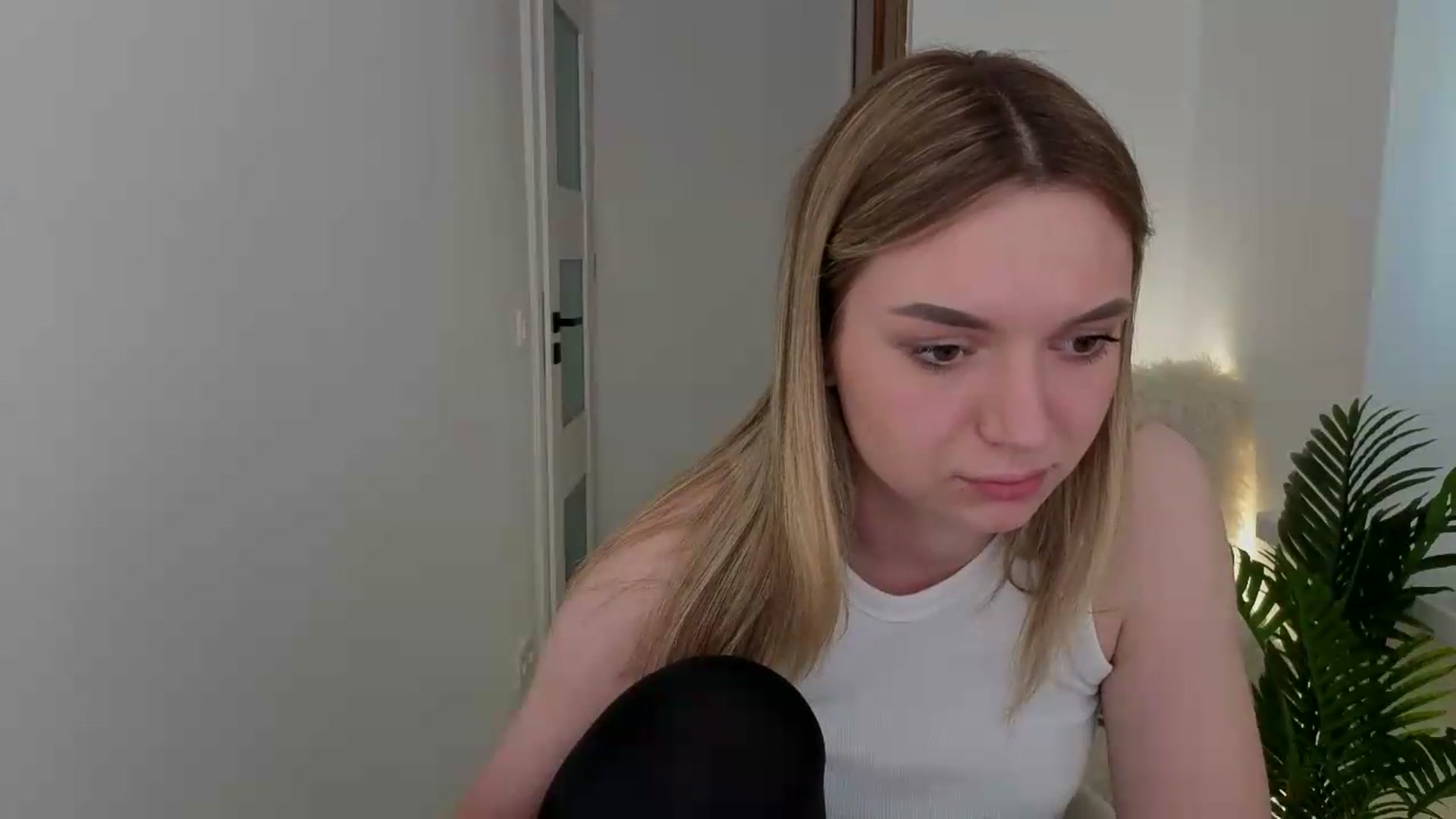 Gallery image thumbnail from AshleyMimi's myfreecams stream on, 05/14/2026, 18:38 image 5 of 20