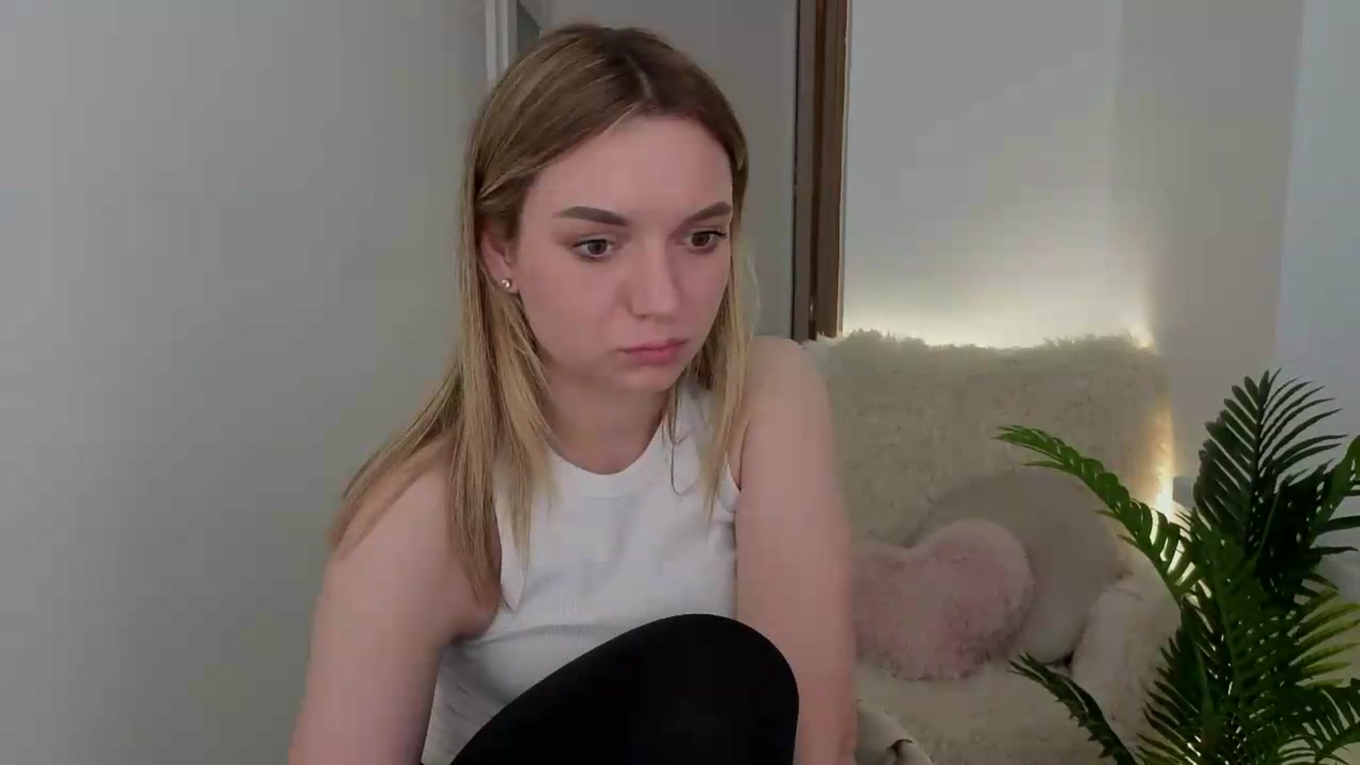 Gallery image thumbnail from AshleyMimi's myfreecams stream on, 05/14/2026, 18:38 image 19 of 20