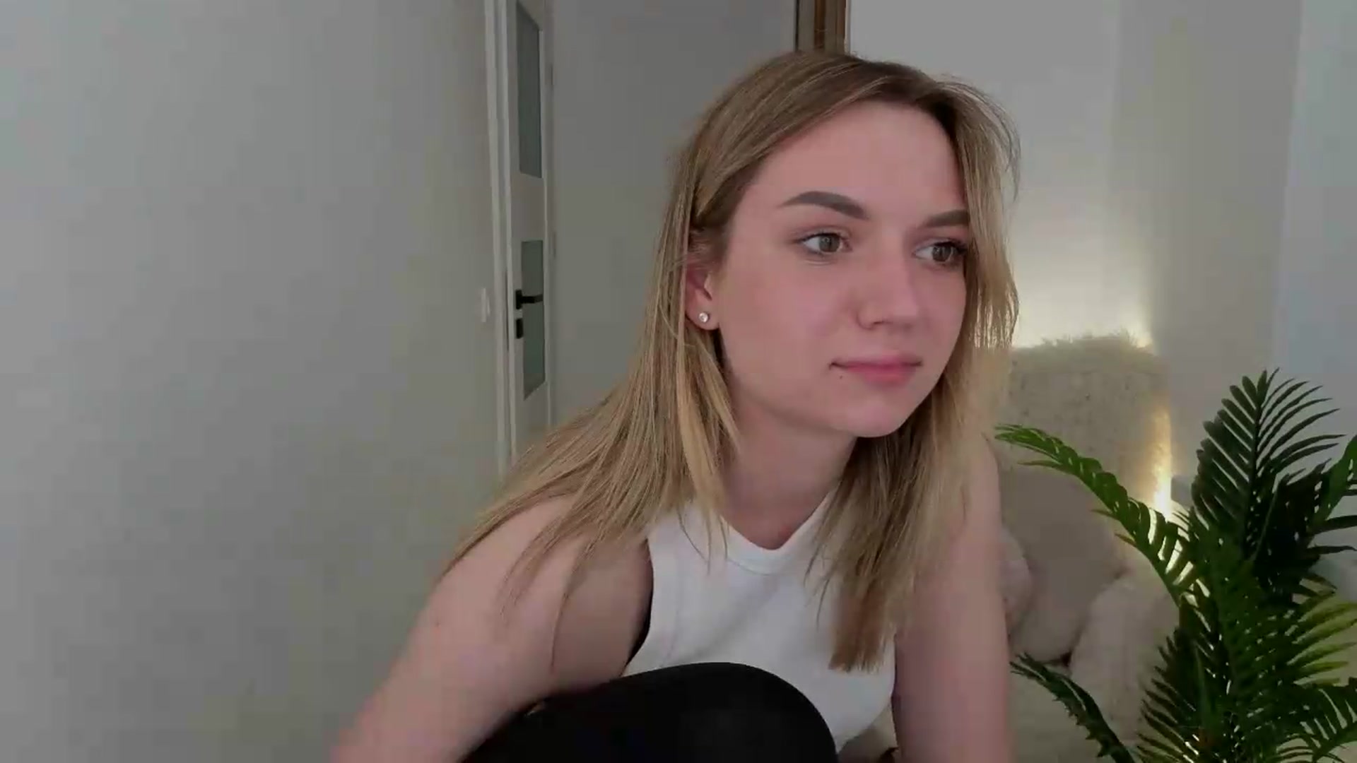 Gallery image thumbnail from AshleyMimi's myfreecams stream on, 05/14/2026, 20:04 image 12 of 20
