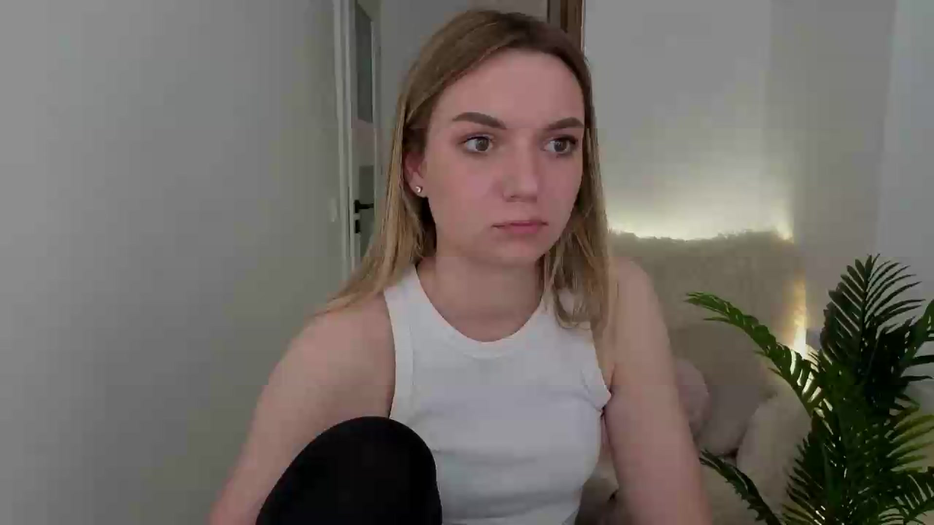 Gallery image thumbnail from AshleyMimi's myfreecams stream on, 05/14/2026, 20:04 image 1 of 20