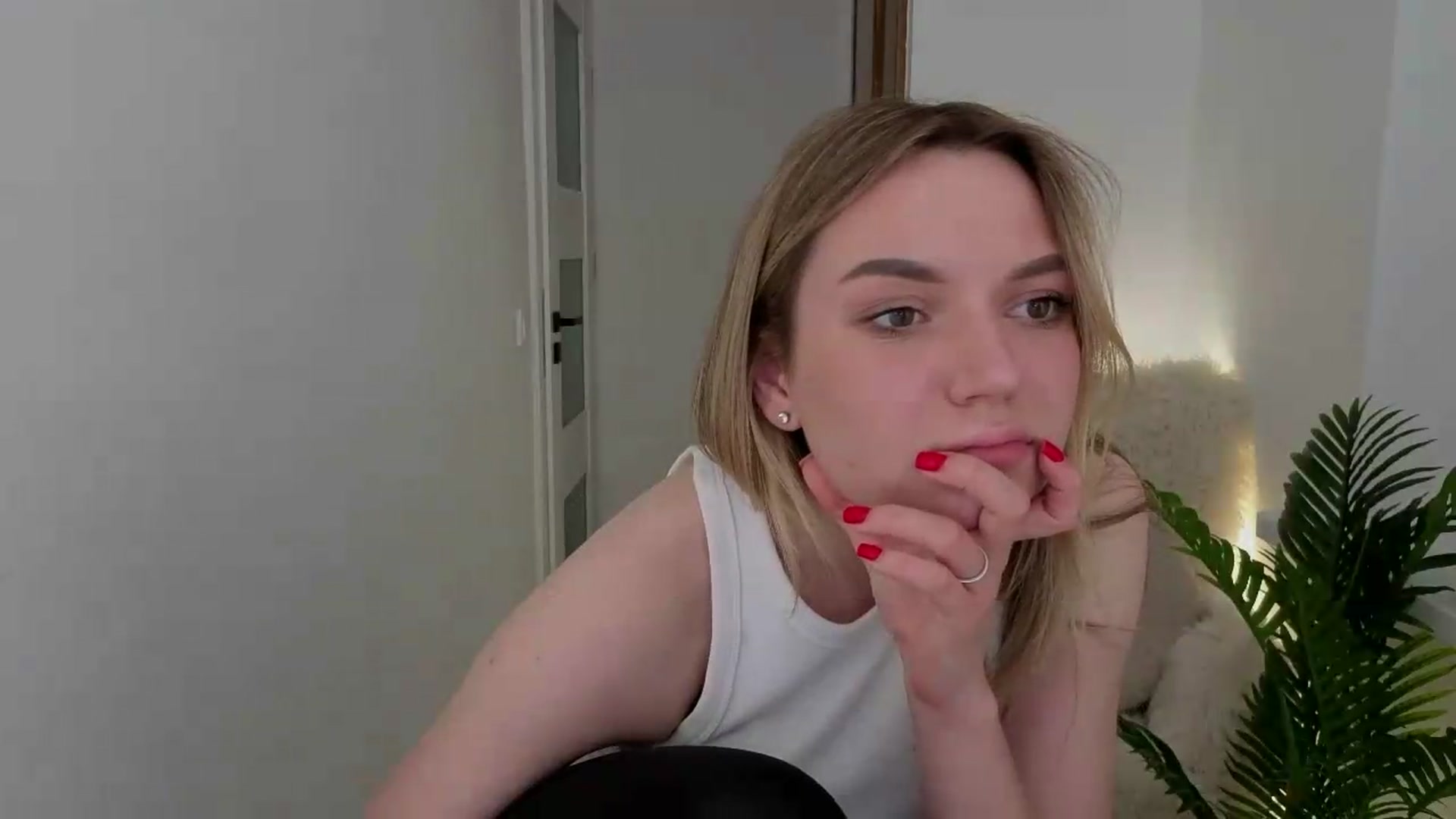 Gallery image thumbnail from AshleyMimi's myfreecams stream on, 05/14/2026, 20:04 image 15 of 20