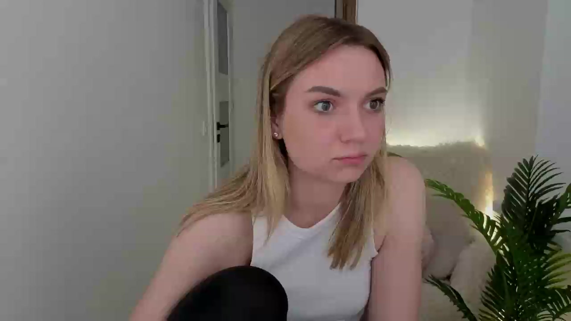Gallery image thumbnail from AshleyMimi's myfreecams stream on, 05/14/2026, 20:04 image 3 of 20