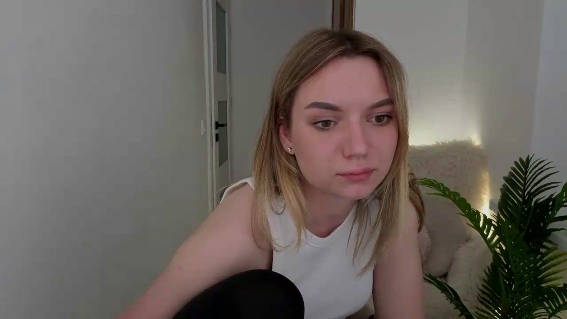 Gallery image thumbnail from AshleyMimi's myfreecams stream on, 05/14/2026, 20:04 image 9 of 20