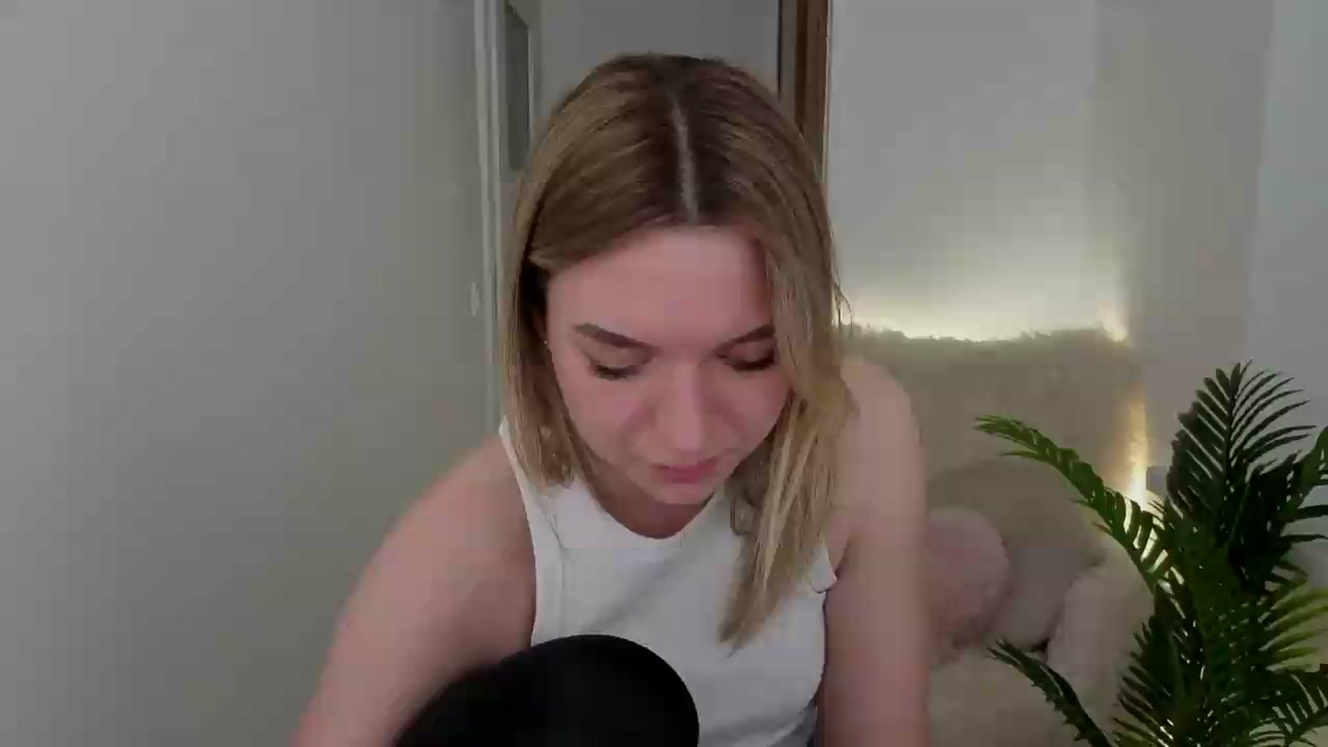 Gallery image thumbnail from AshleyMimi's myfreecams stream on, 05/14/2026, 20:04 image 16 of 20