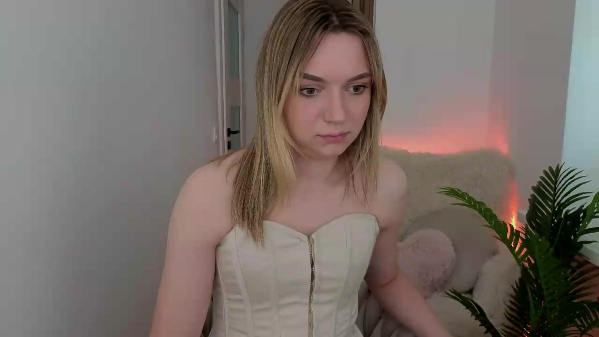 Gallery image thumbnail from AshleyMimi's myfreecams stream on, 05/15/2026, 14:32 image 15 of 20