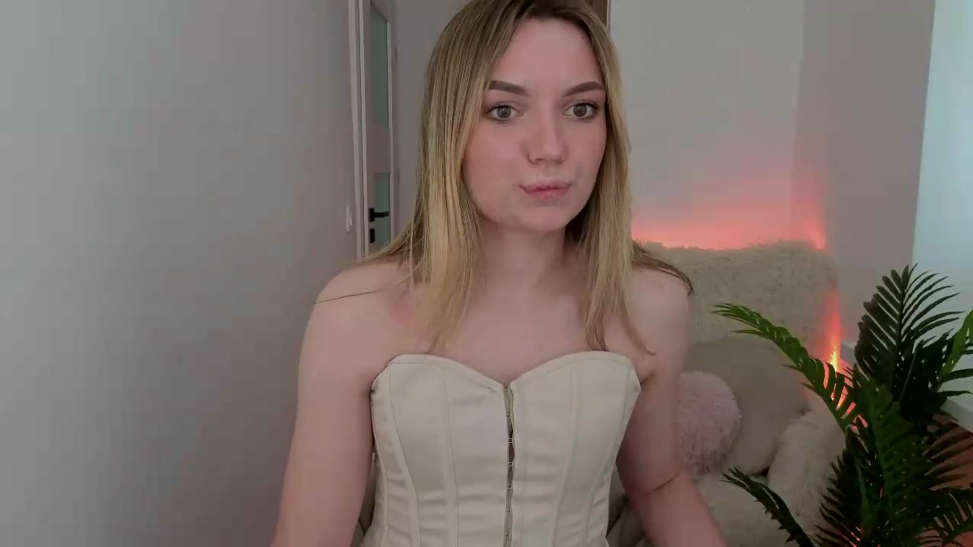 Gallery image thumbnail from AshleyMimi's myfreecams stream on, 05/15/2026, 14:32 image 13 of 20