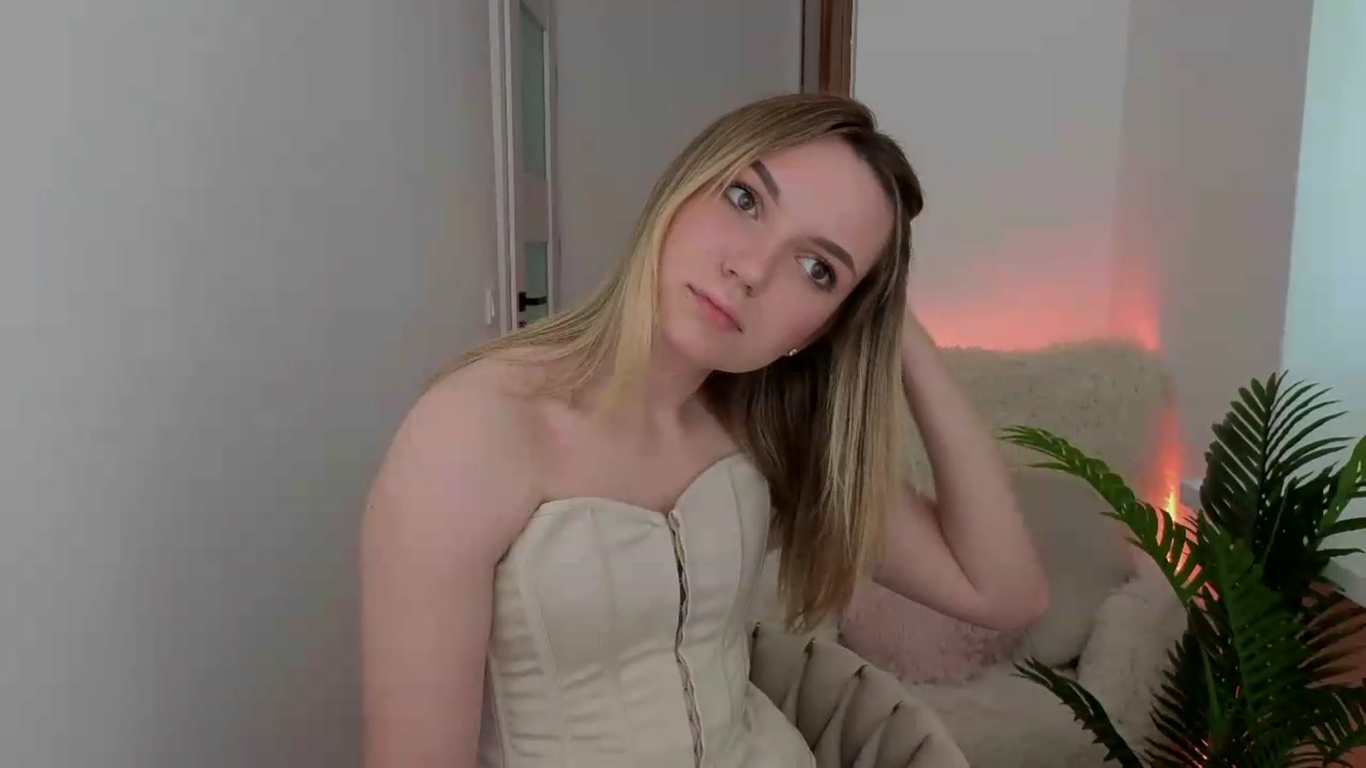 Gallery image thumbnail from AshleyMimi's myfreecams stream on, 05/15/2026, 14:32 image 14 of 20