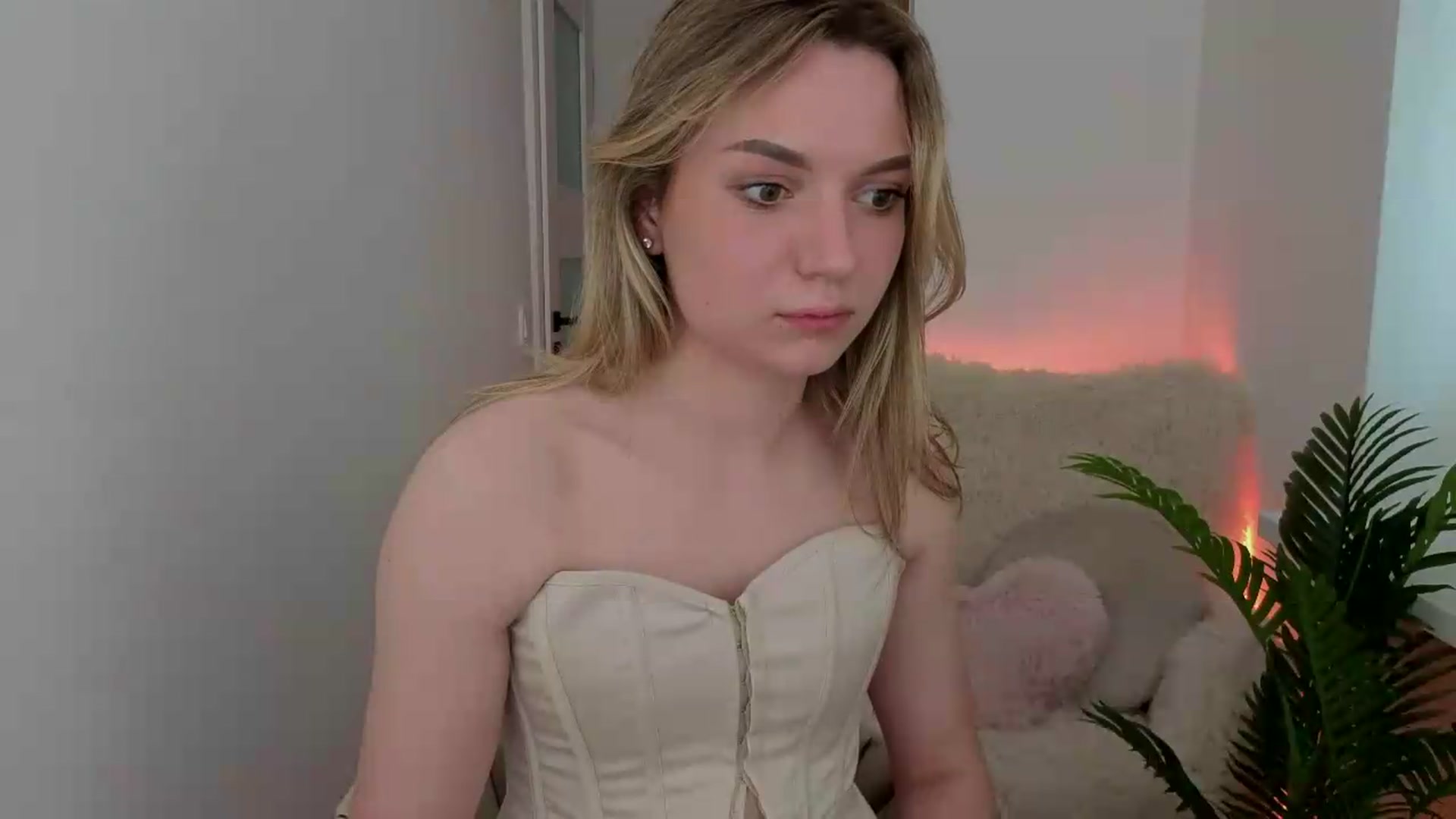 Gallery image thumbnail from AshleyMimi's myfreecams stream on, 05/15/2026, 16:54 image 2 of 20