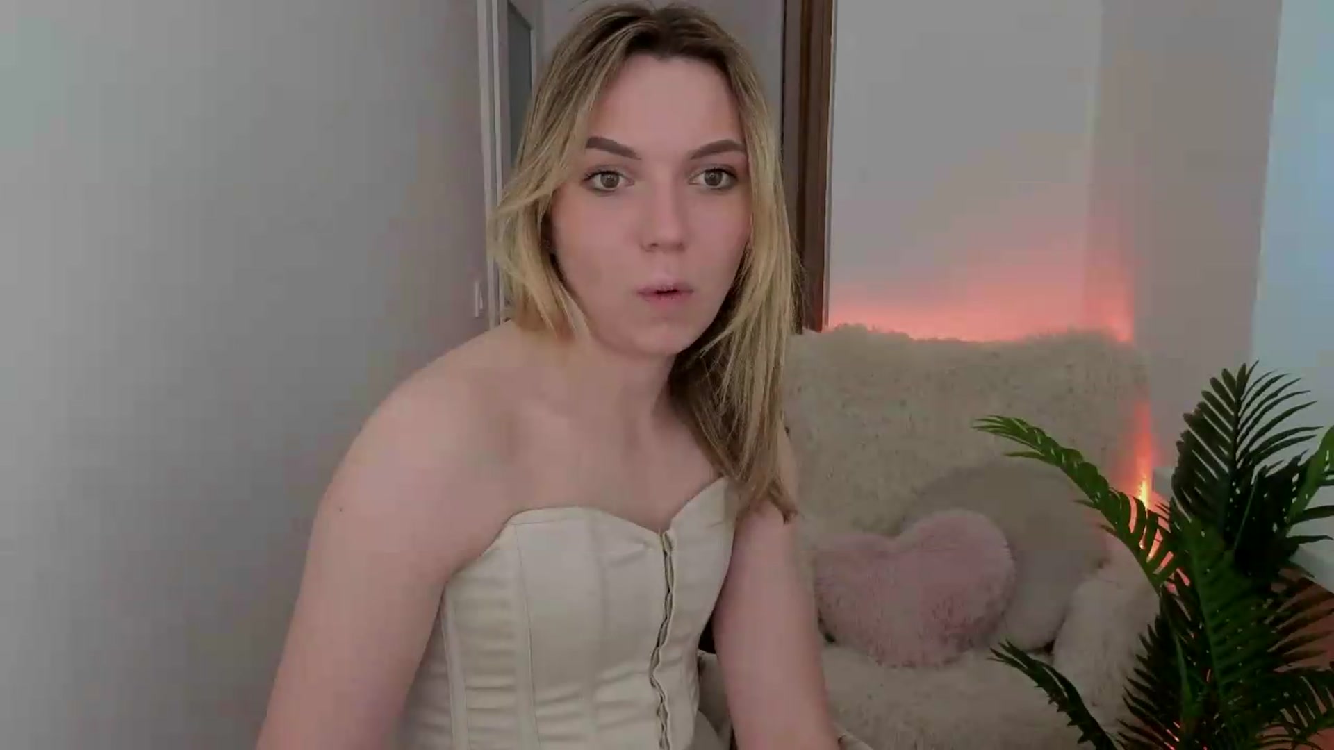 Gallery image thumbnail from AshleyMimi's myfreecams stream on, 05/15/2026, 17:54 image 12 of 20
