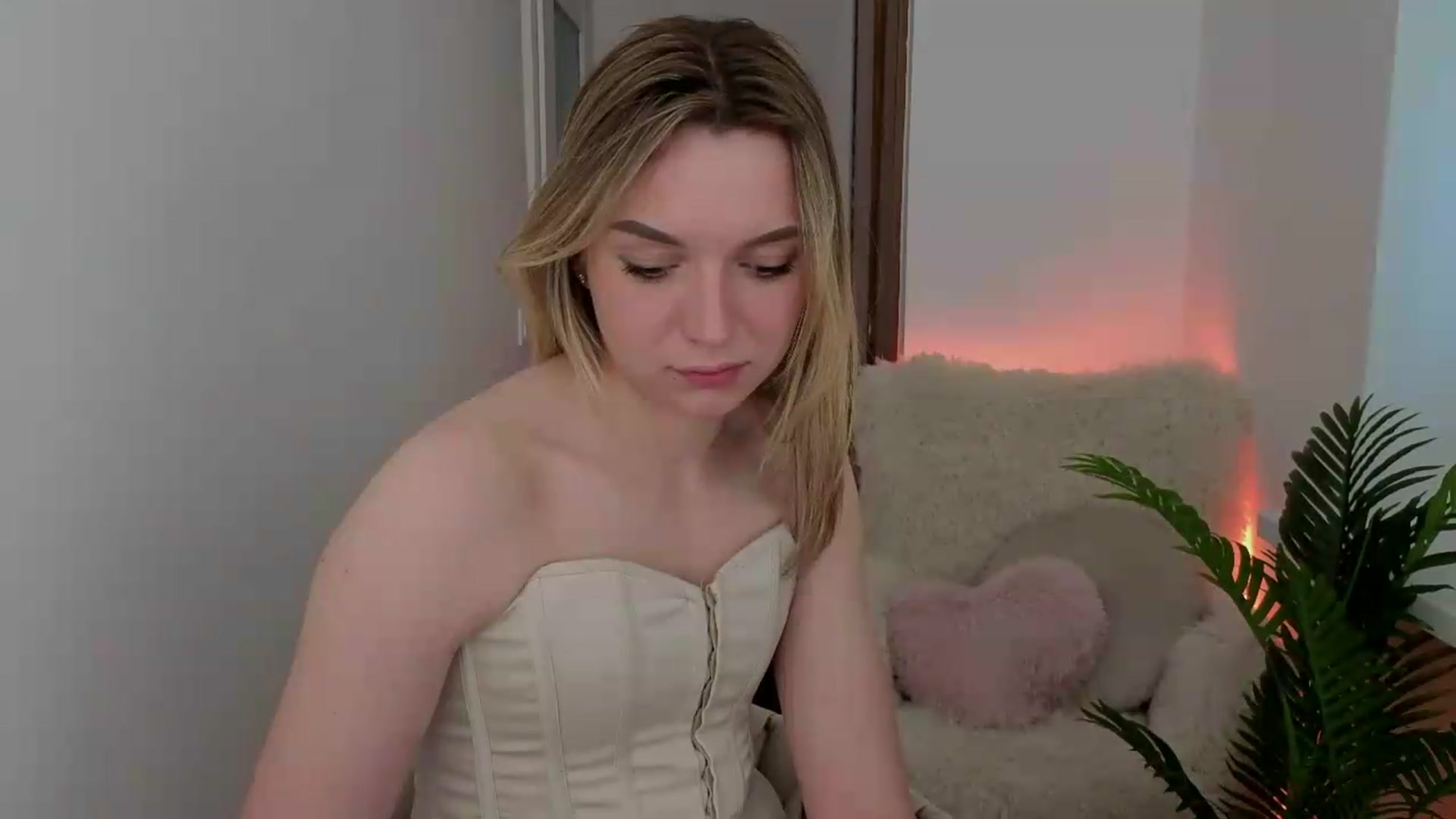 Gallery image thumbnail from AshleyMimi's myfreecams stream on, 05/15/2026, 17:54 image 9 of 20