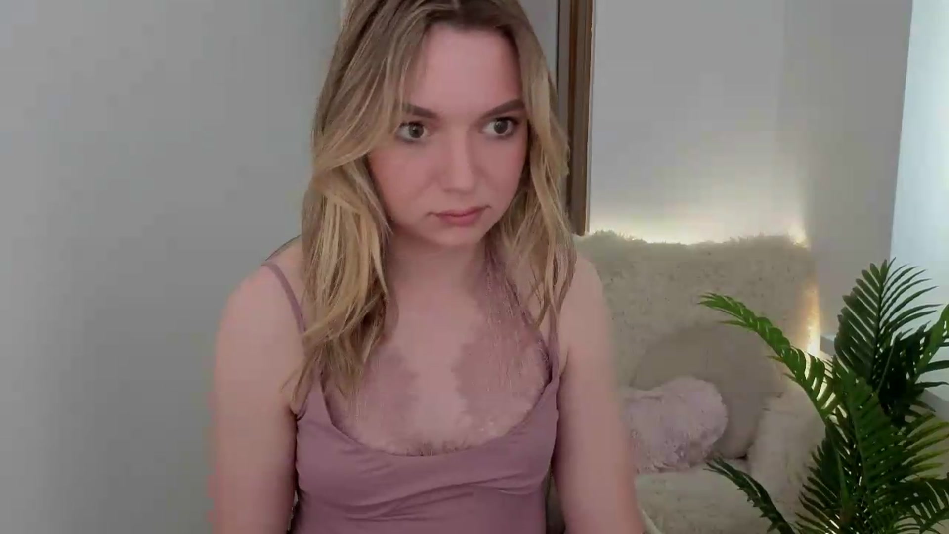 Gallery image thumbnail from AshleyMimi's myfreecams stream on, 05/16/2026, 13:33 image 13 of 20